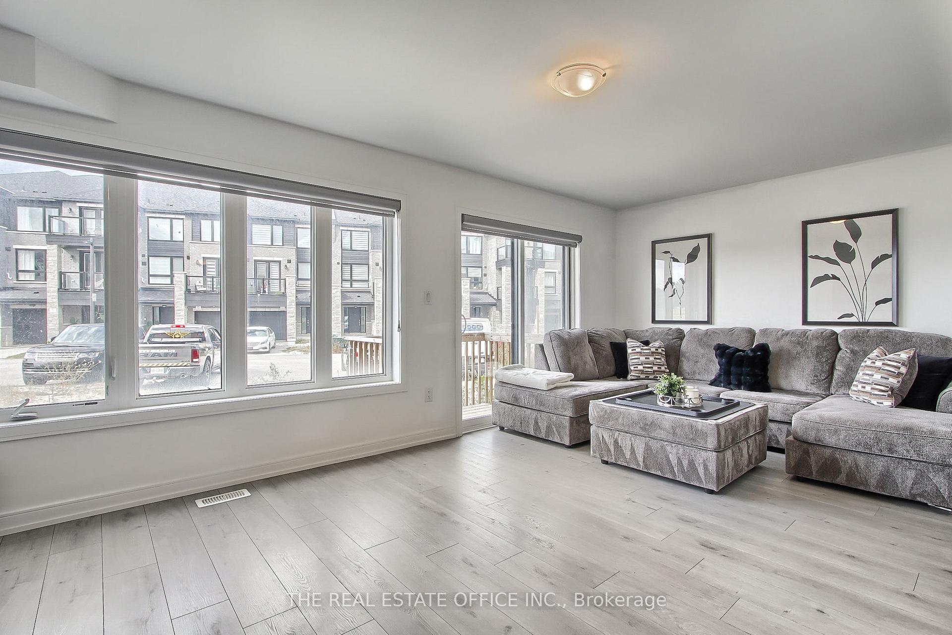 Photo 14 of 27 Blue Forest Crescent, Barrie, Innis-Shore — HOMEH