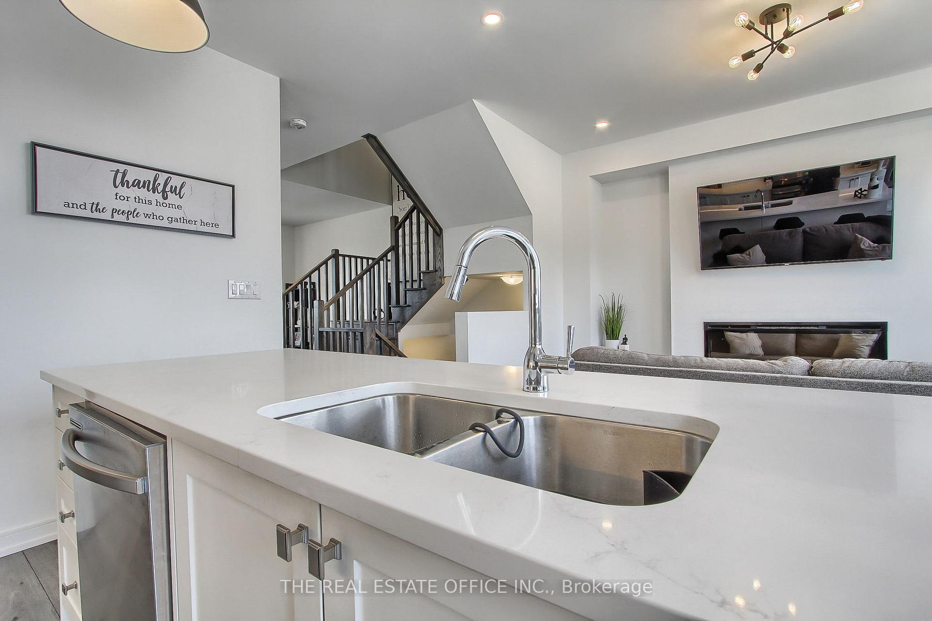 Photo 20 of 27 Blue Forest Crescent, Barrie, Innis-Shore — HOMEH