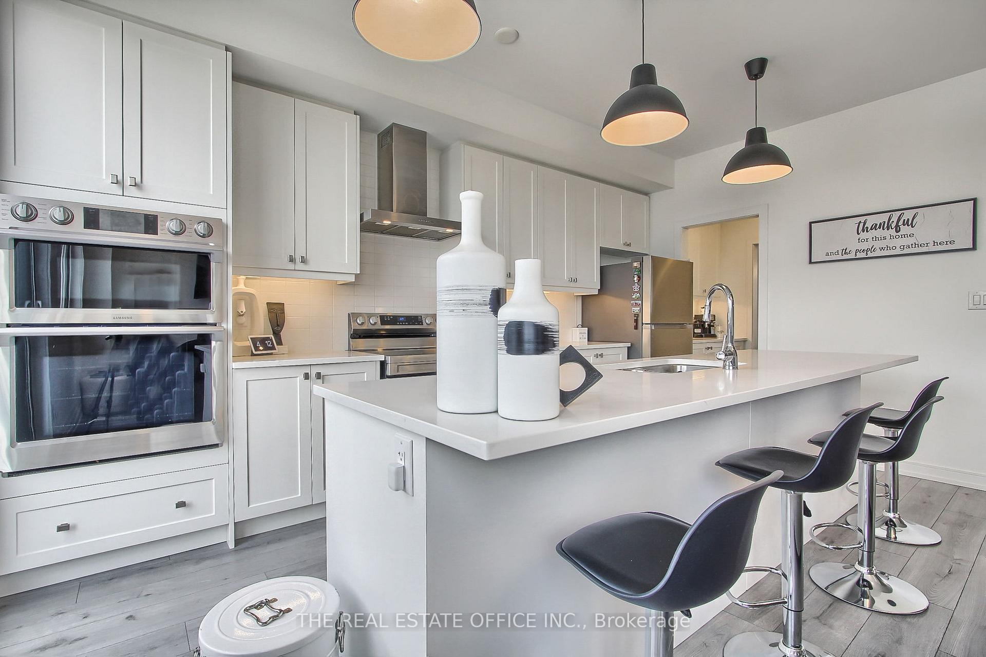 Photo 15 of 27 Blue Forest Crescent, Barrie, Innis-Shore — HOMEH