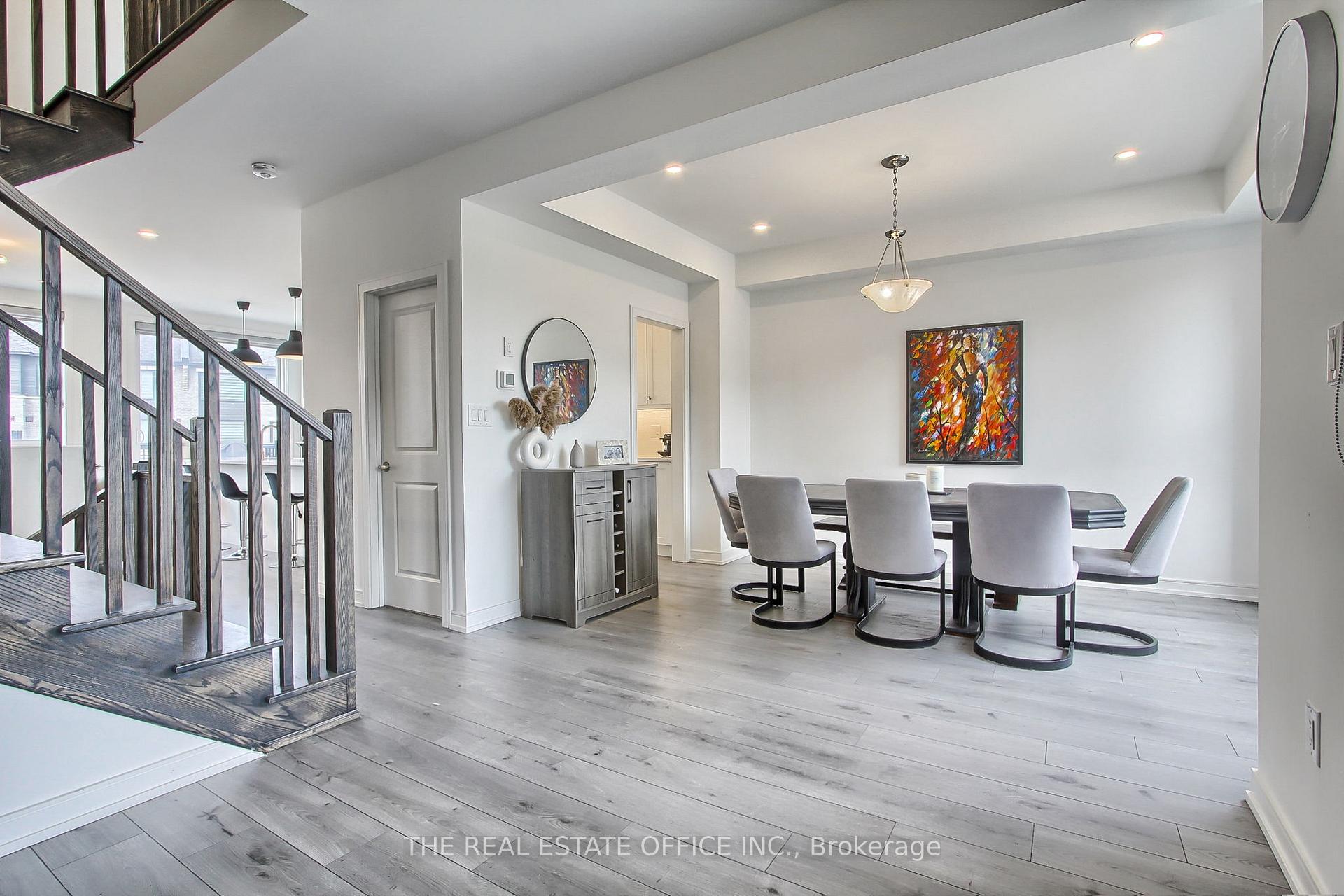 Photo 9 of 27 Blue Forest Crescent, Barrie, Innis-Shore — HOMEH