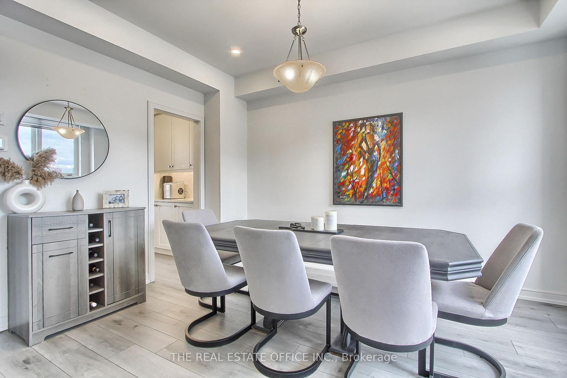 Photo 22 of 27 Blue Forest Crescent, Barrie, Innis-Shore — HOMEH