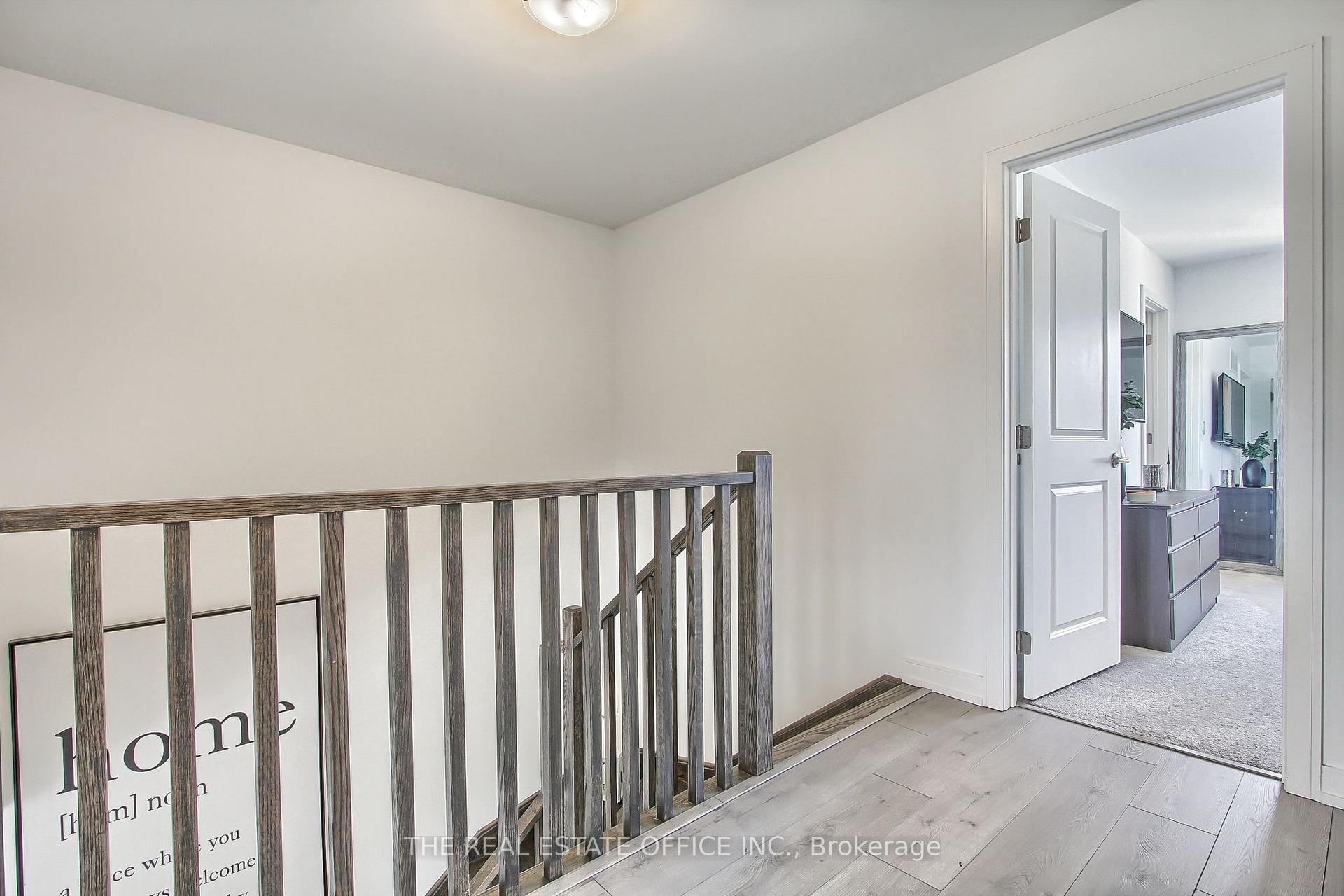 Photo 16 of 27 Blue Forest Crescent, Barrie, Innis-Shore — HOMEH