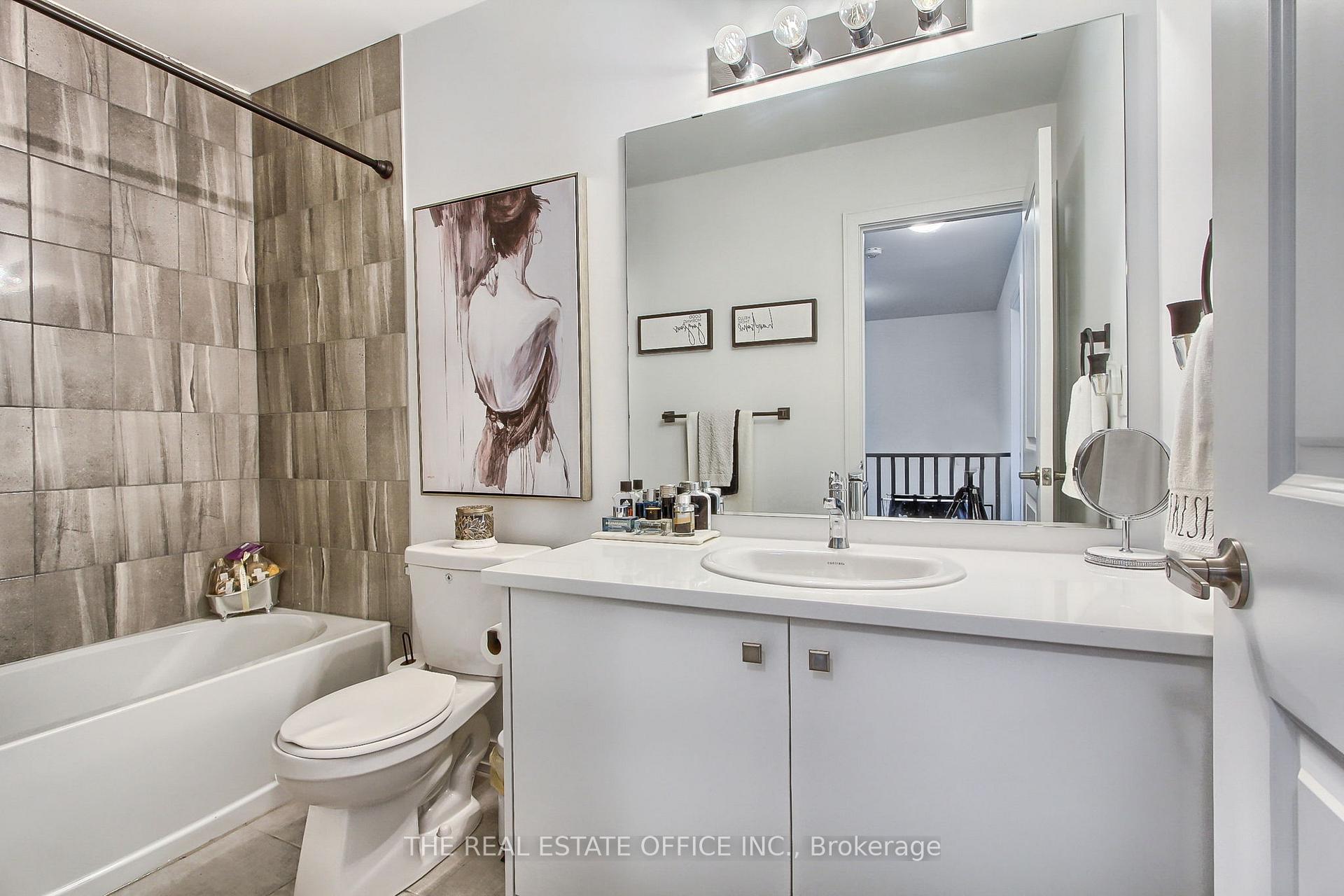 Photo 21 of 27 Blue Forest Crescent, Barrie, Innis-Shore — HOMEH