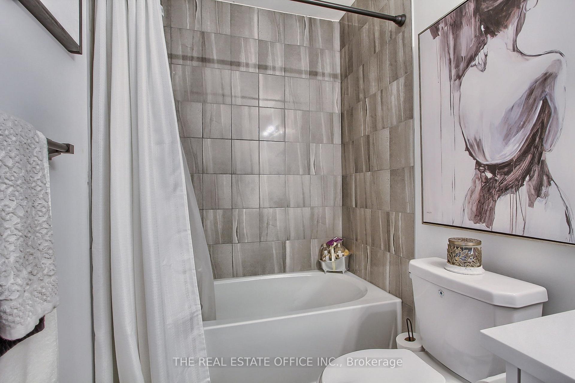 Photo 19 of 27 Blue Forest Crescent, Barrie, Innis-Shore — HOMEH