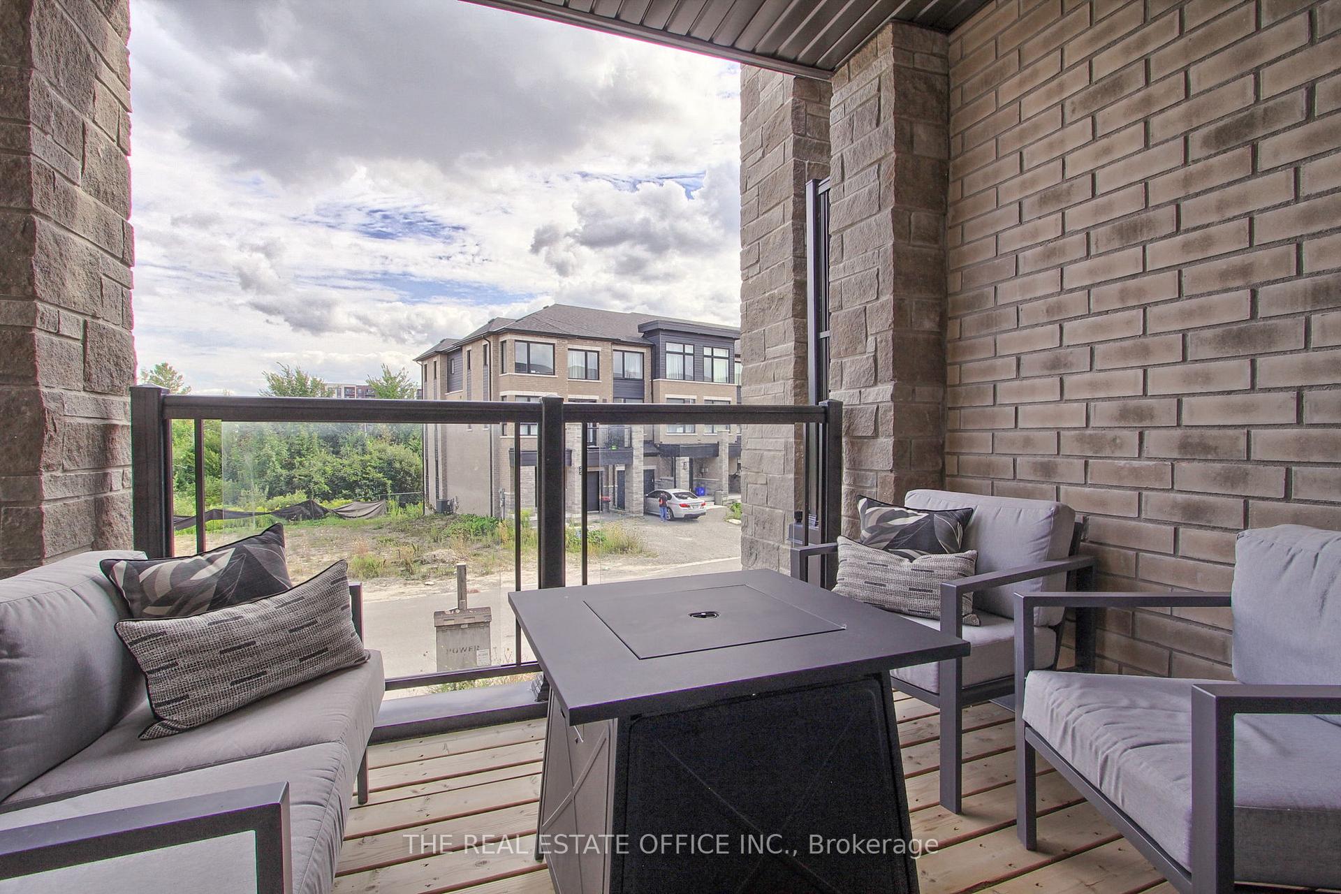 Photo 24 of 27 Blue Forest Crescent, Barrie, Innis-Shore — HOMEH