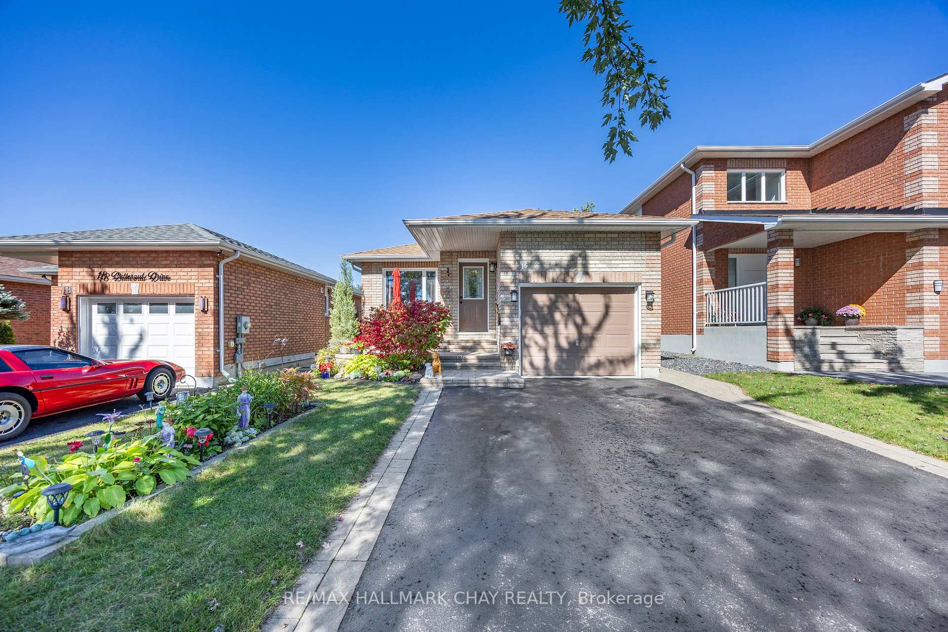 Photo 1 of 16 Butternut Drive, Barrie, Holly — HOMEH
