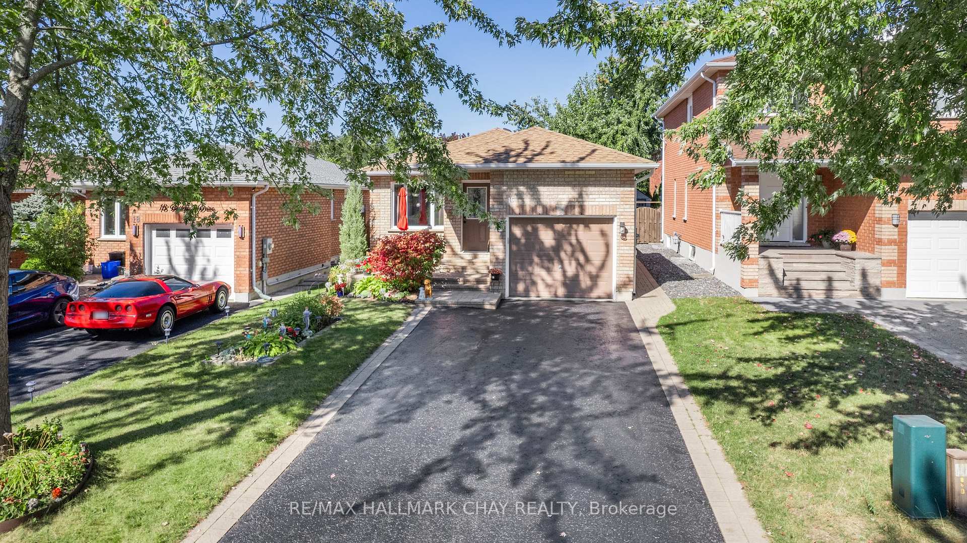 Photo 2 of 16 Butternut Drive, Barrie, Holly — HOMEH