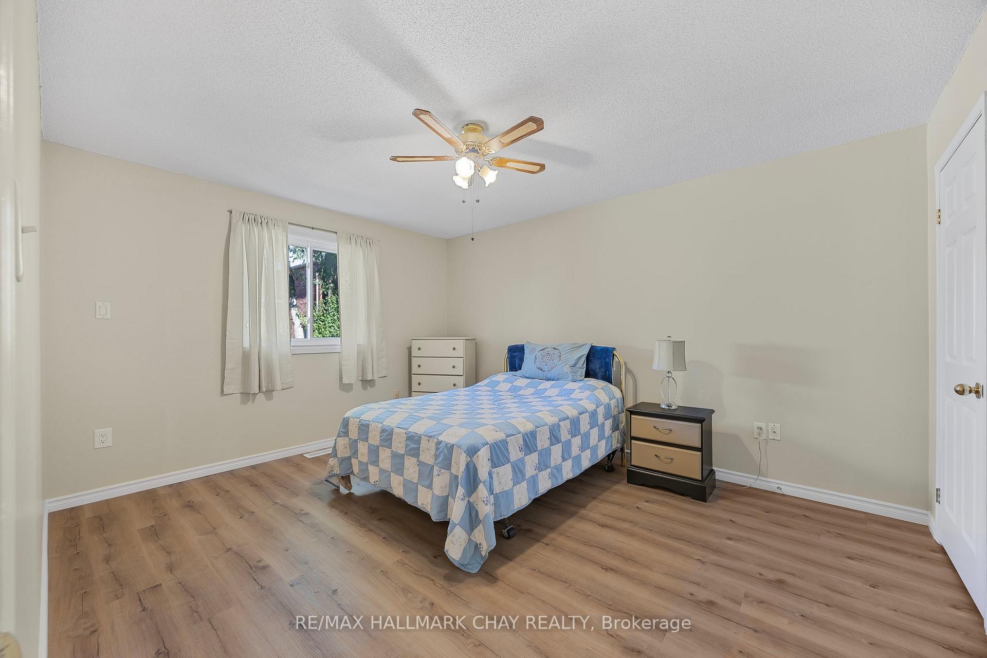 Photo 10 of 16 Butternut Drive, Barrie, Holly — HOMEH