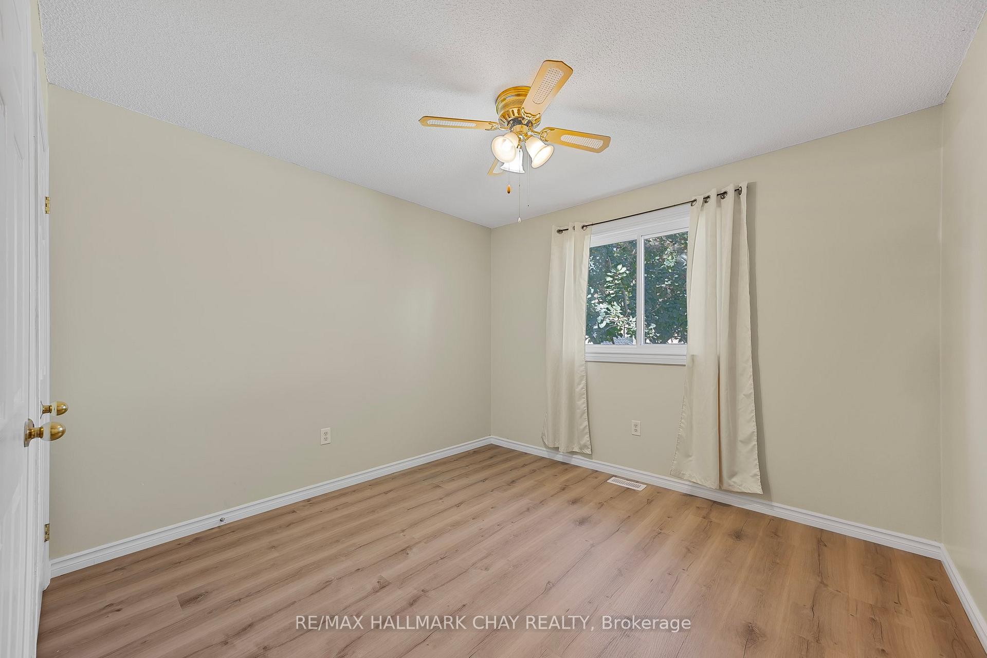 Photo 7 of 16 Butternut Drive, Barrie, Holly — HOMEH