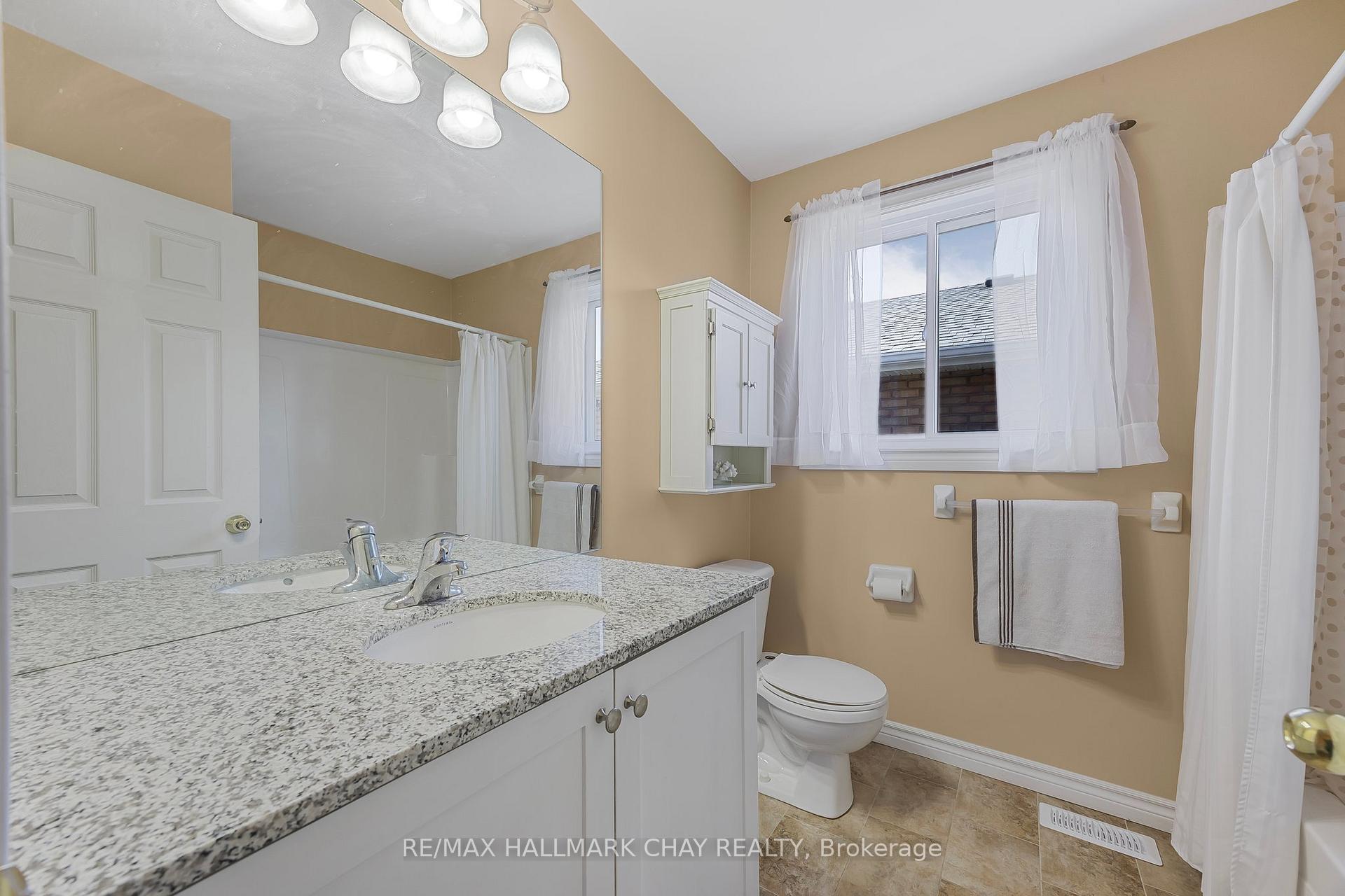 Photo 15 of 16 Butternut Drive, Barrie, Holly — HOMEH