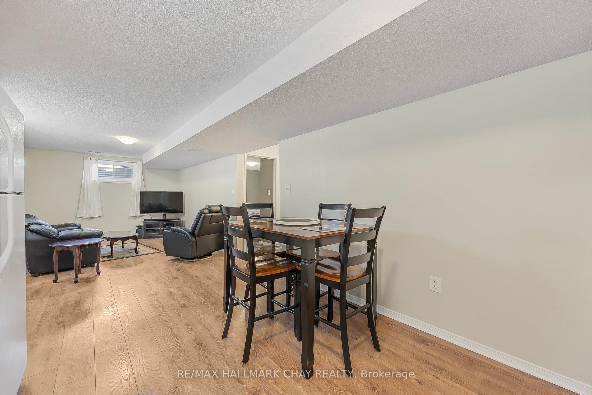 Photo 11 of 16 Butternut Drive, Barrie, Holly — HOMEH