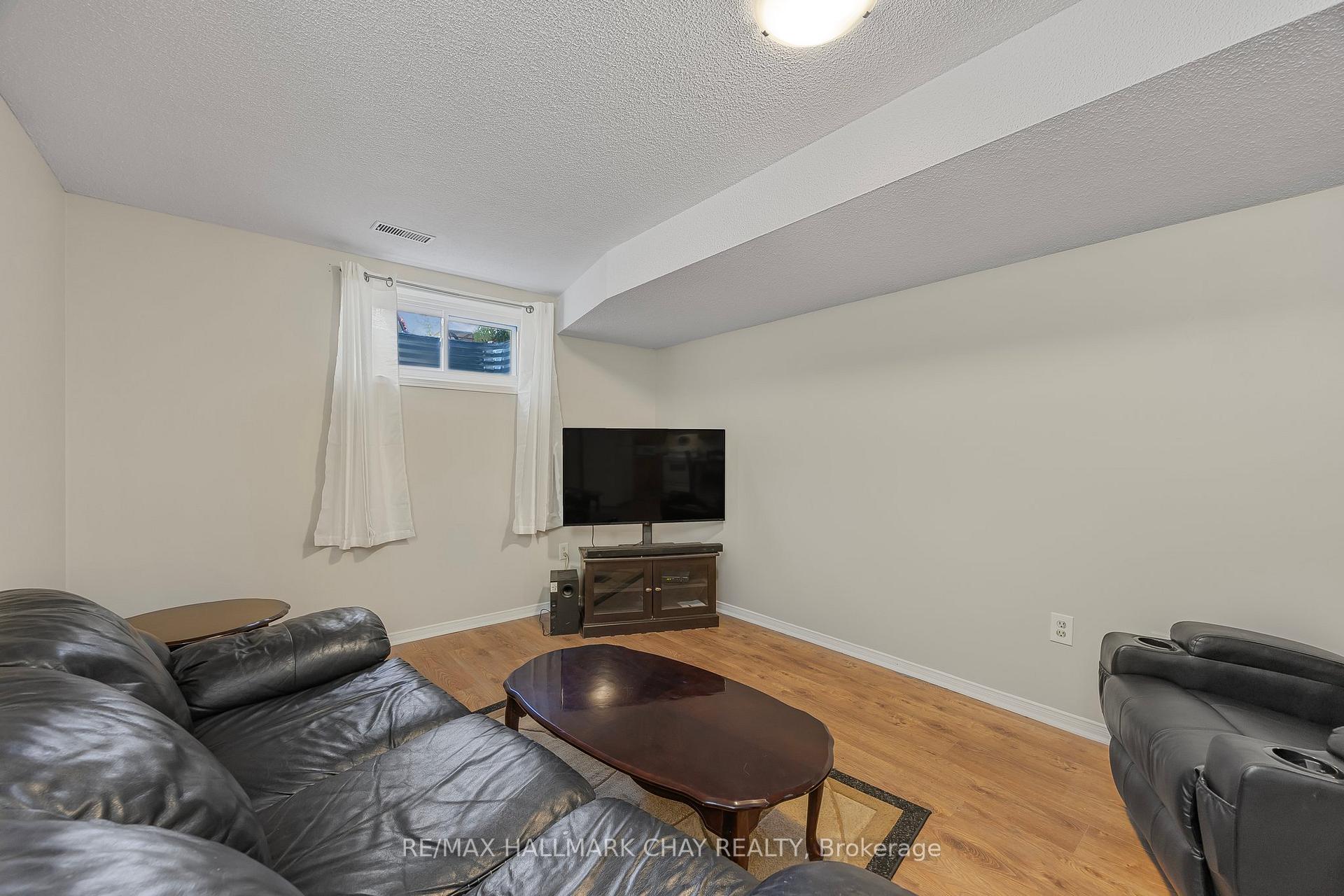 Photo 18 of 16 Butternut Drive, Barrie, Holly — HOMEH