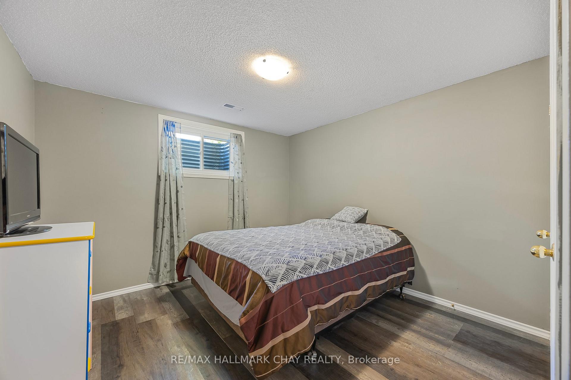 Photo 25 of 16 Butternut Drive, Barrie, Holly — HOMEH