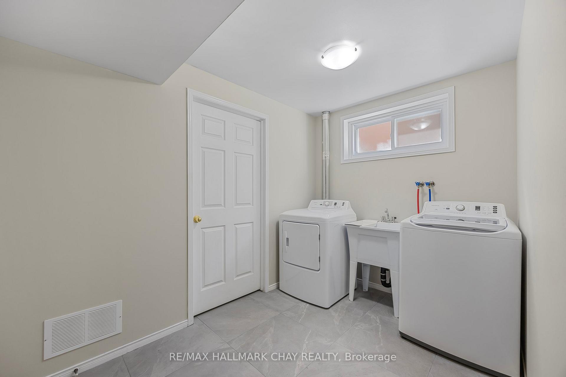 Photo 23 of 16 Butternut Drive, Barrie, Holly — HOMEH