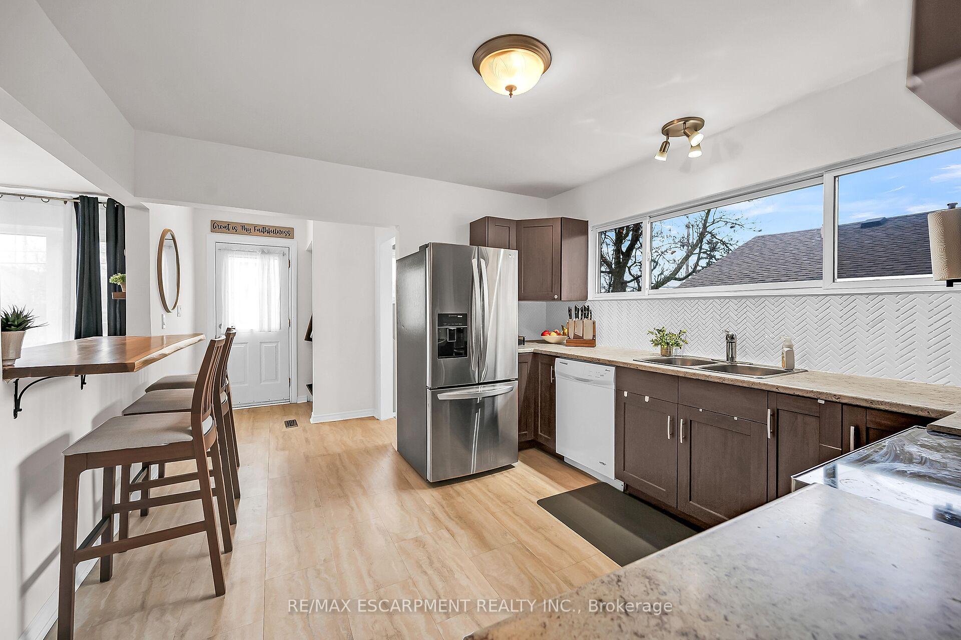 Photo 3 of 787 Upper Ottawa Street, Hamilton, Hampton Heights — HOMEH