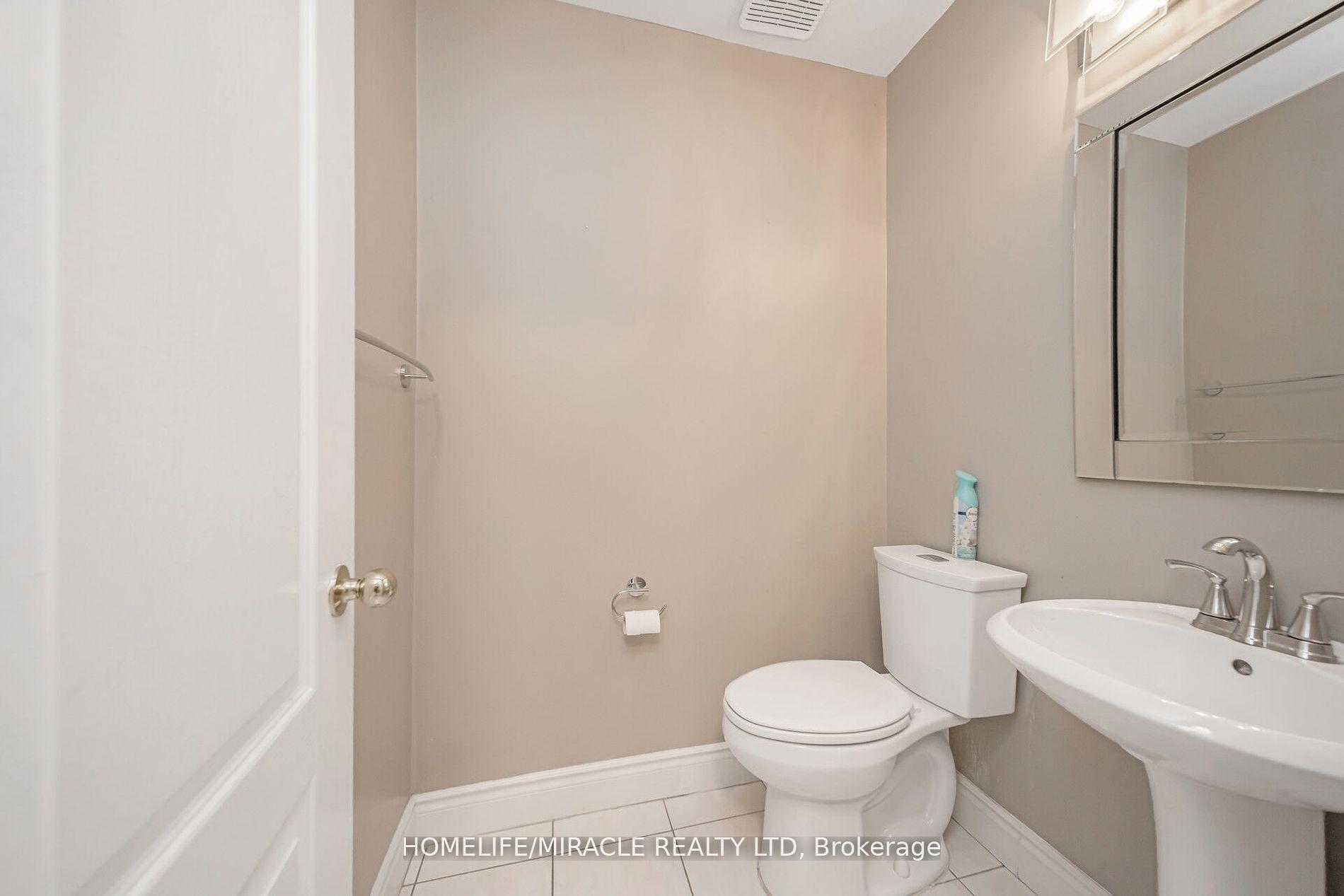 Photo 9 of 26 National Crescent, Brampton, Snelgrove — HOMEH