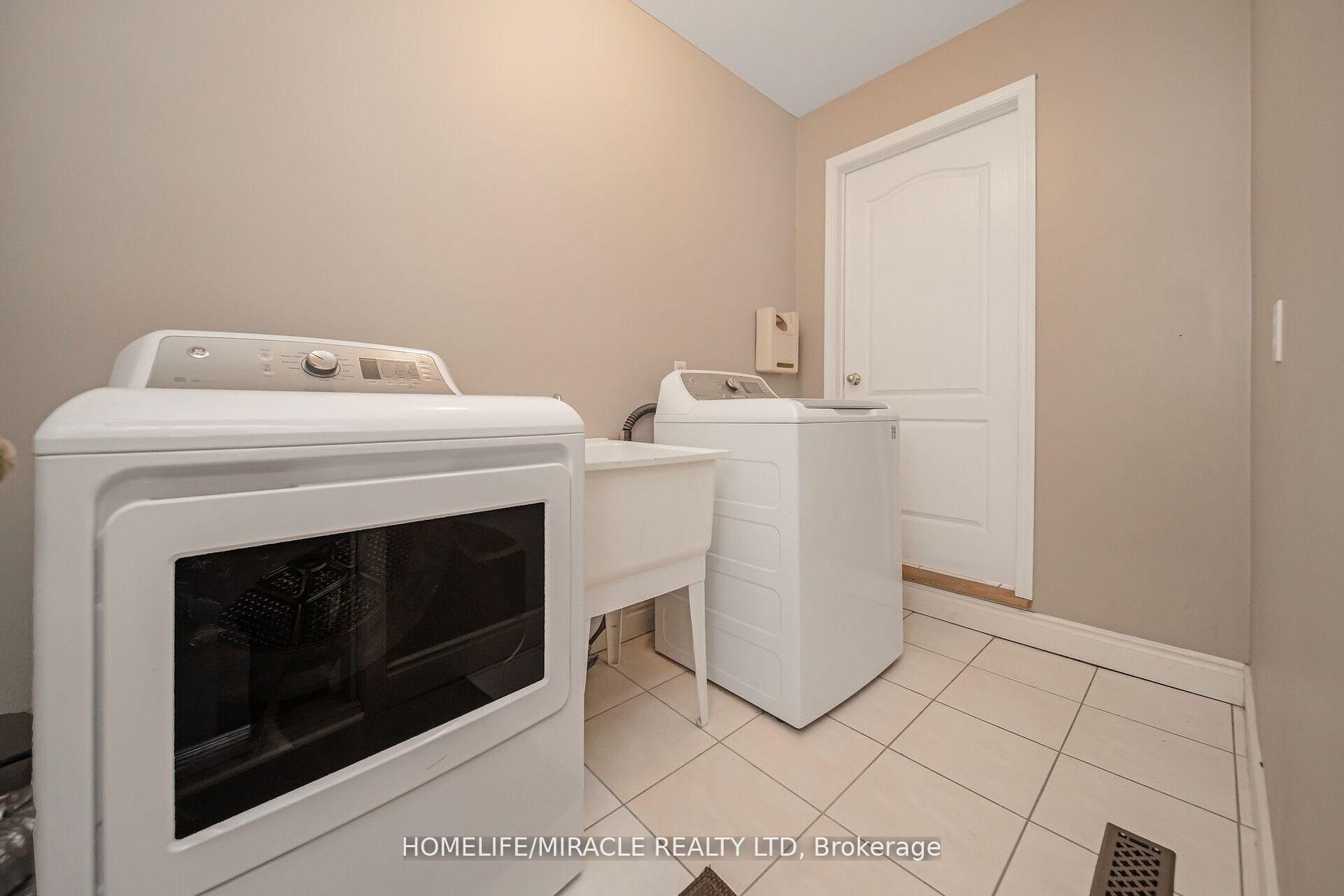 Photo 6 of 26 National Crescent, Brampton, Snelgrove — HOMEH