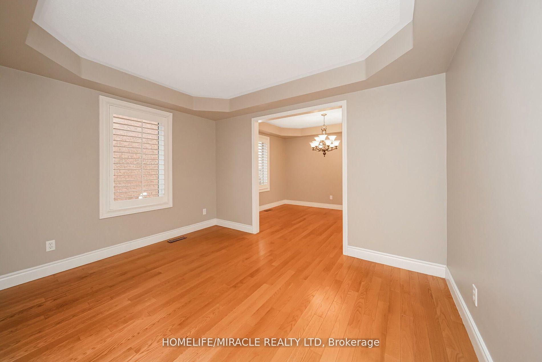 Photo 8 of 26 National Crescent, Brampton, Snelgrove — HOMEH