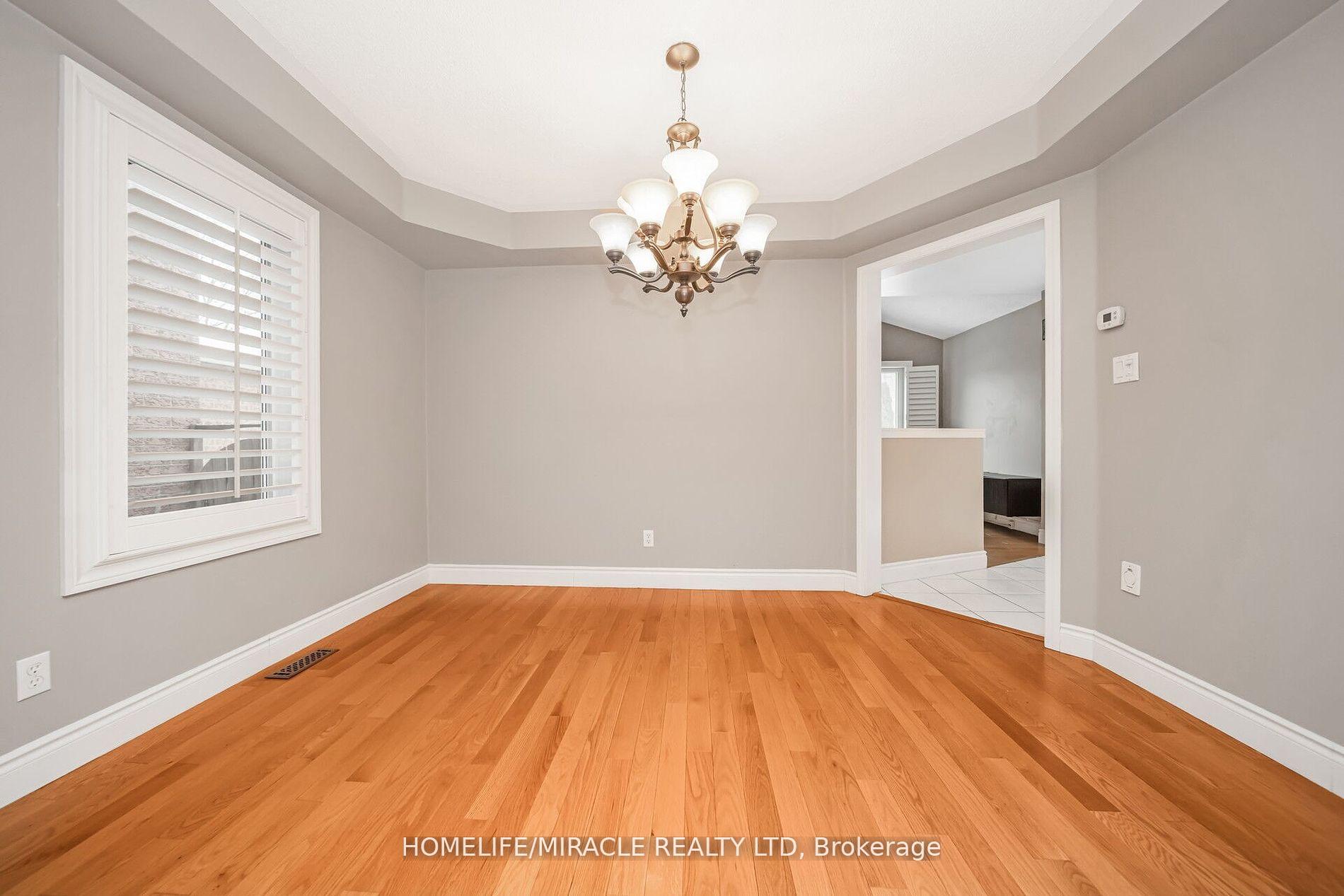 Photo 21 of 26 National Crescent, Brampton, Snelgrove — HOMEH