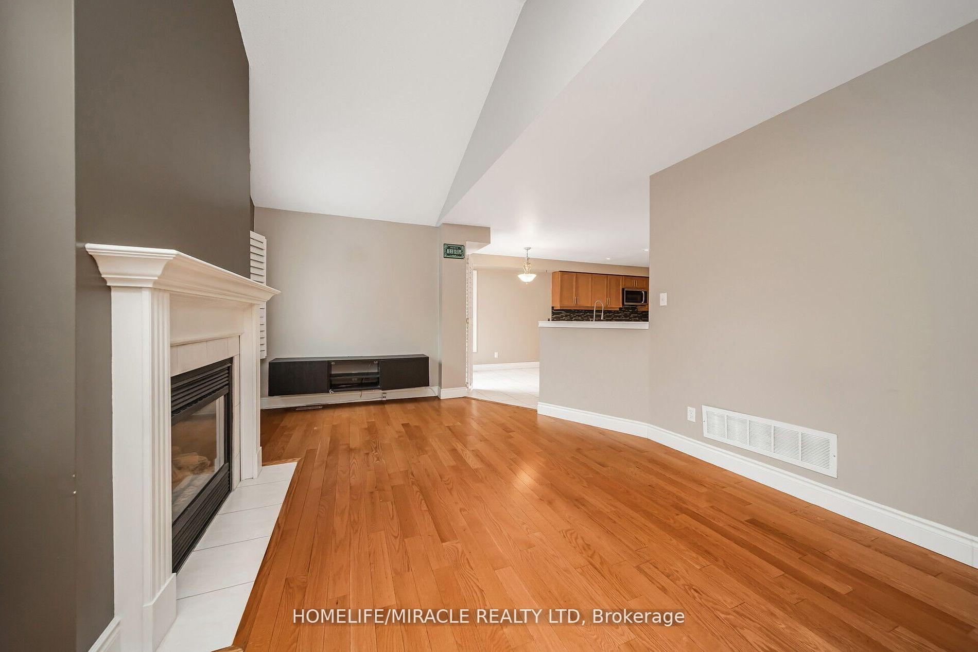Photo 7 of 26 National Crescent, Brampton, Snelgrove — HOMEH