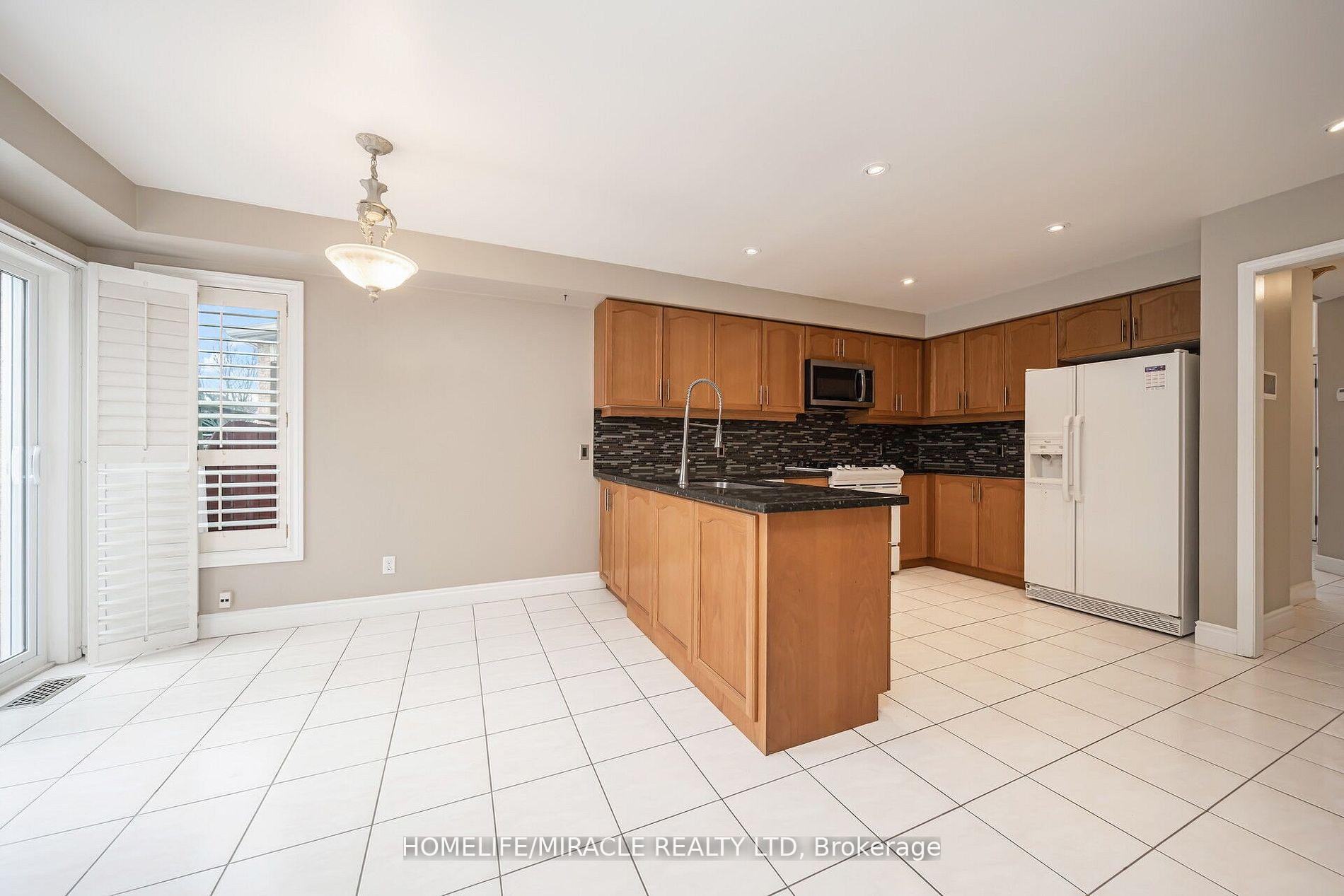 Photo 11 of 26 National Crescent, Brampton, Snelgrove — HOMEH