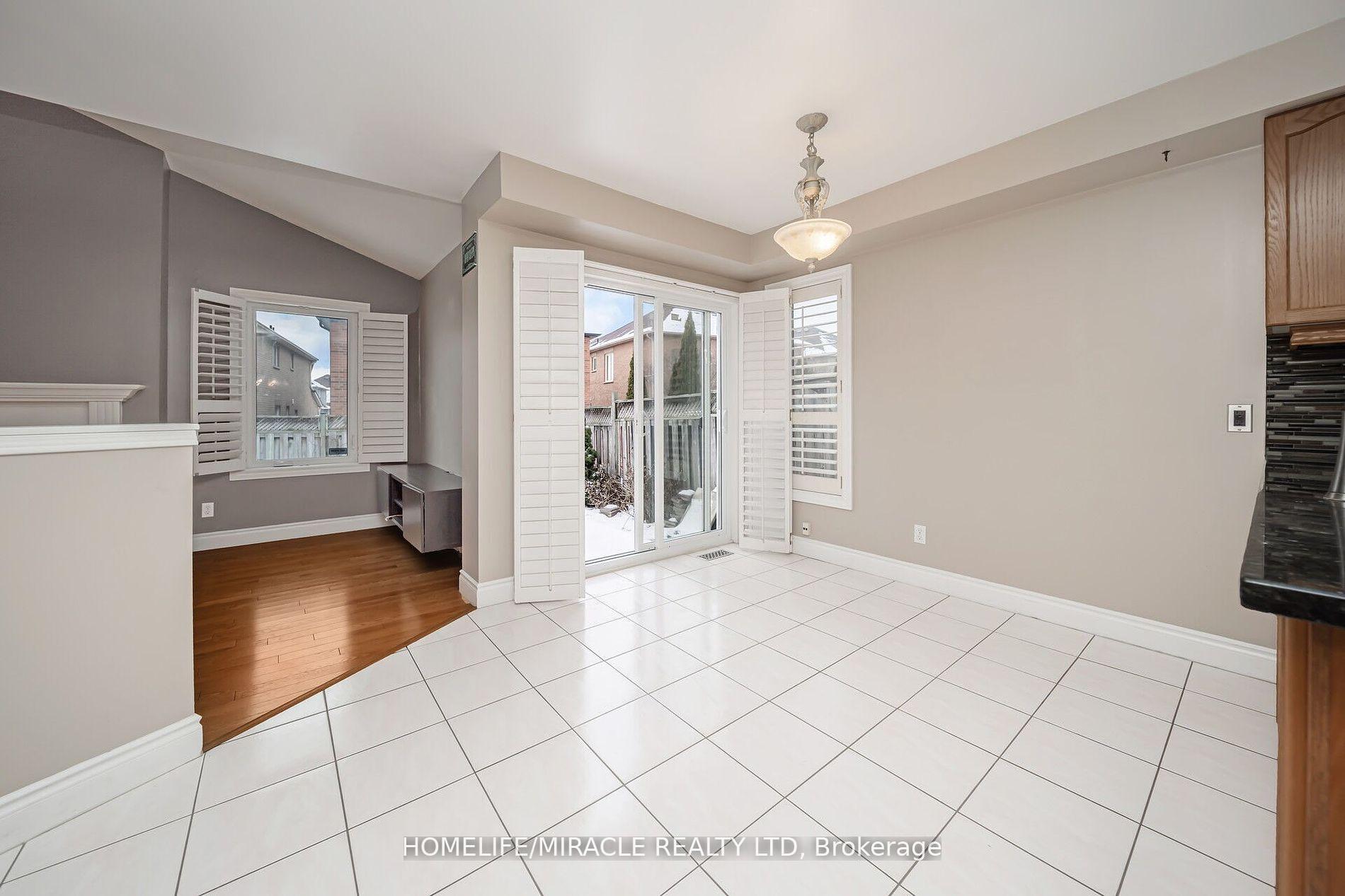 Photo 24 of 26 National Crescent, Brampton, Snelgrove — HOMEH