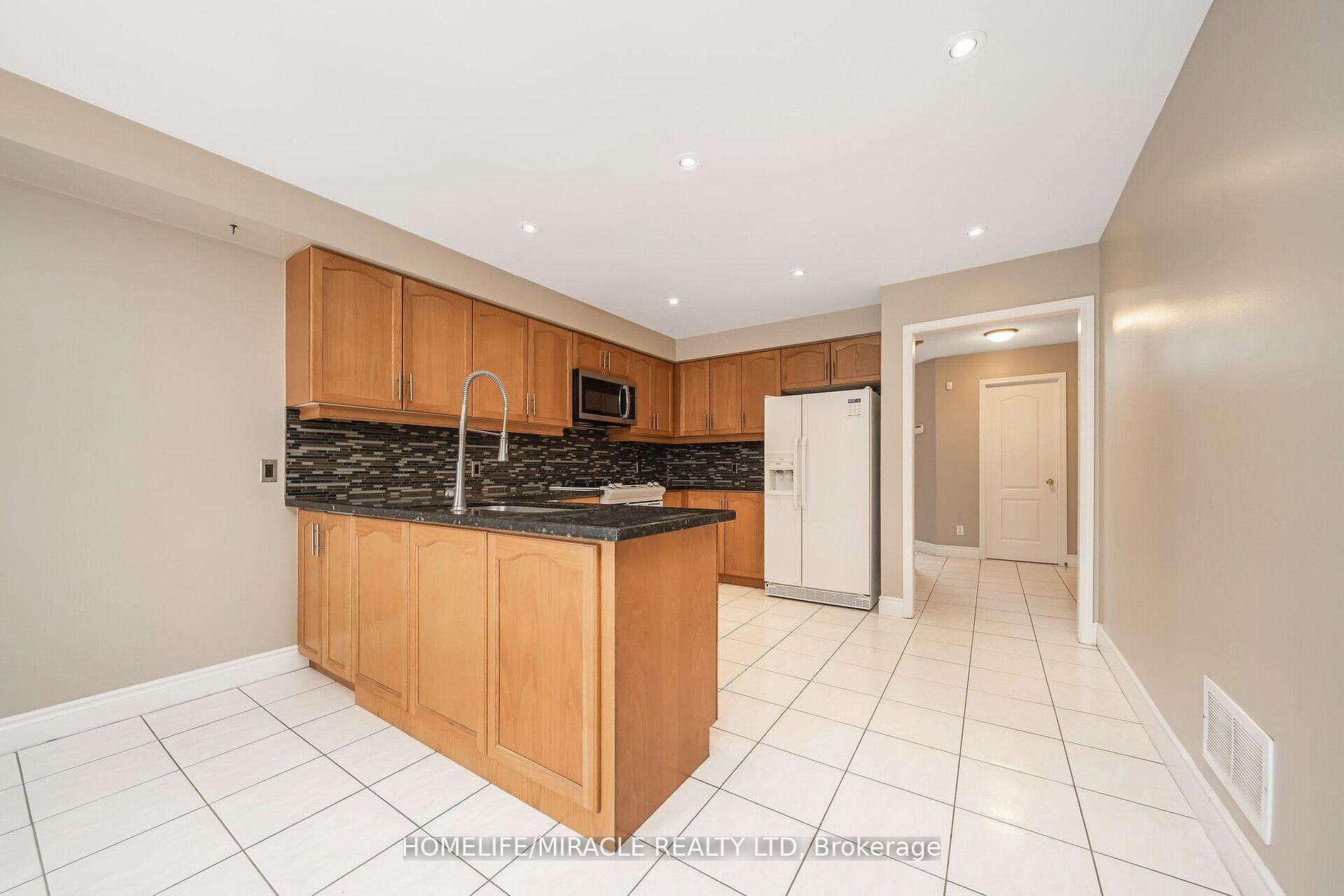 Photo 10 of 26 National Crescent, Brampton, Snelgrove — HOMEH