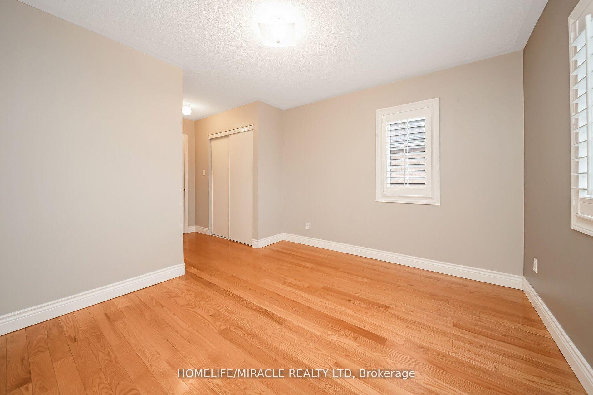 Photo 16 of 26 National Crescent, Brampton, Snelgrove — HOMEH