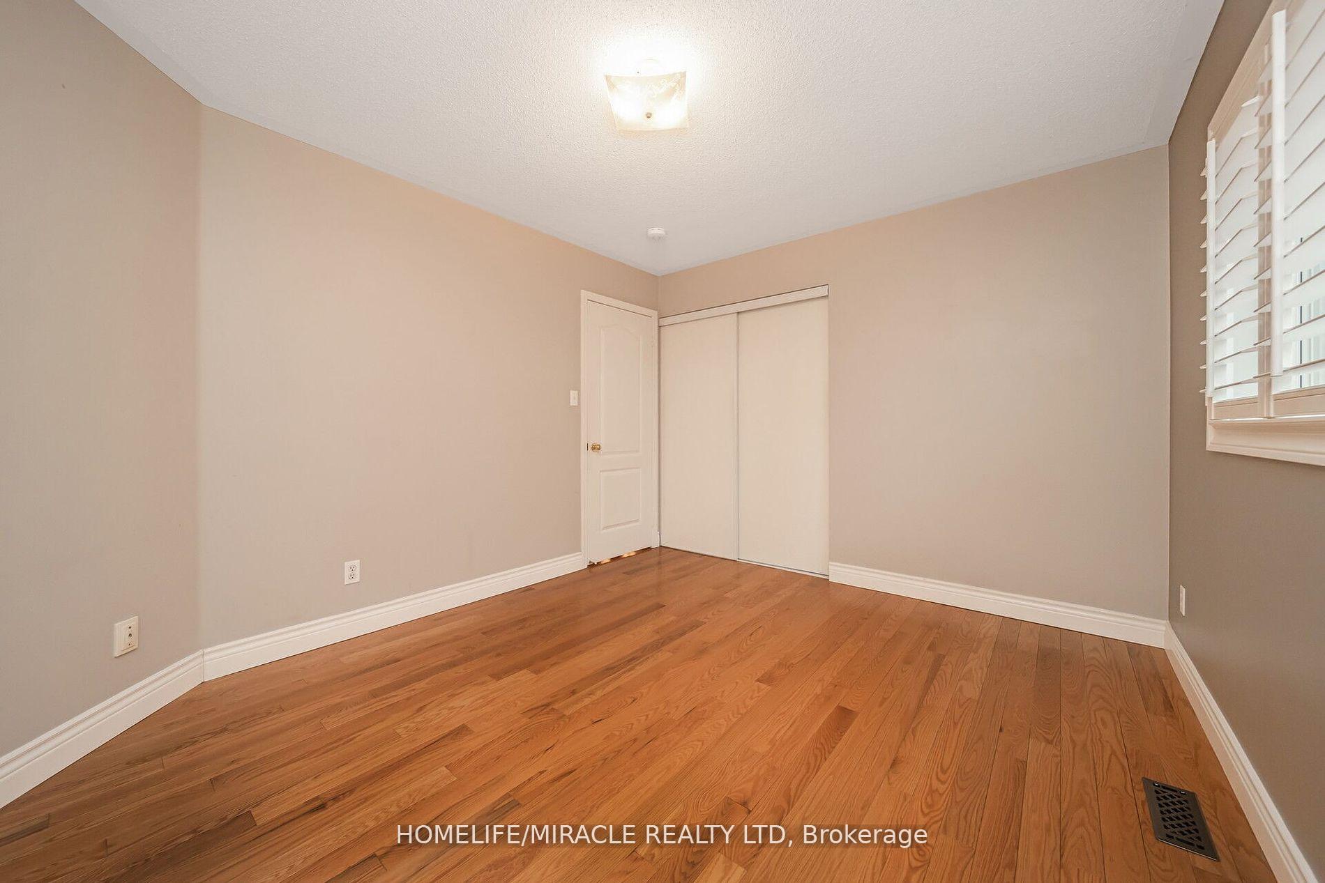 Photo 20 of 26 National Crescent, Brampton, Snelgrove — HOMEH