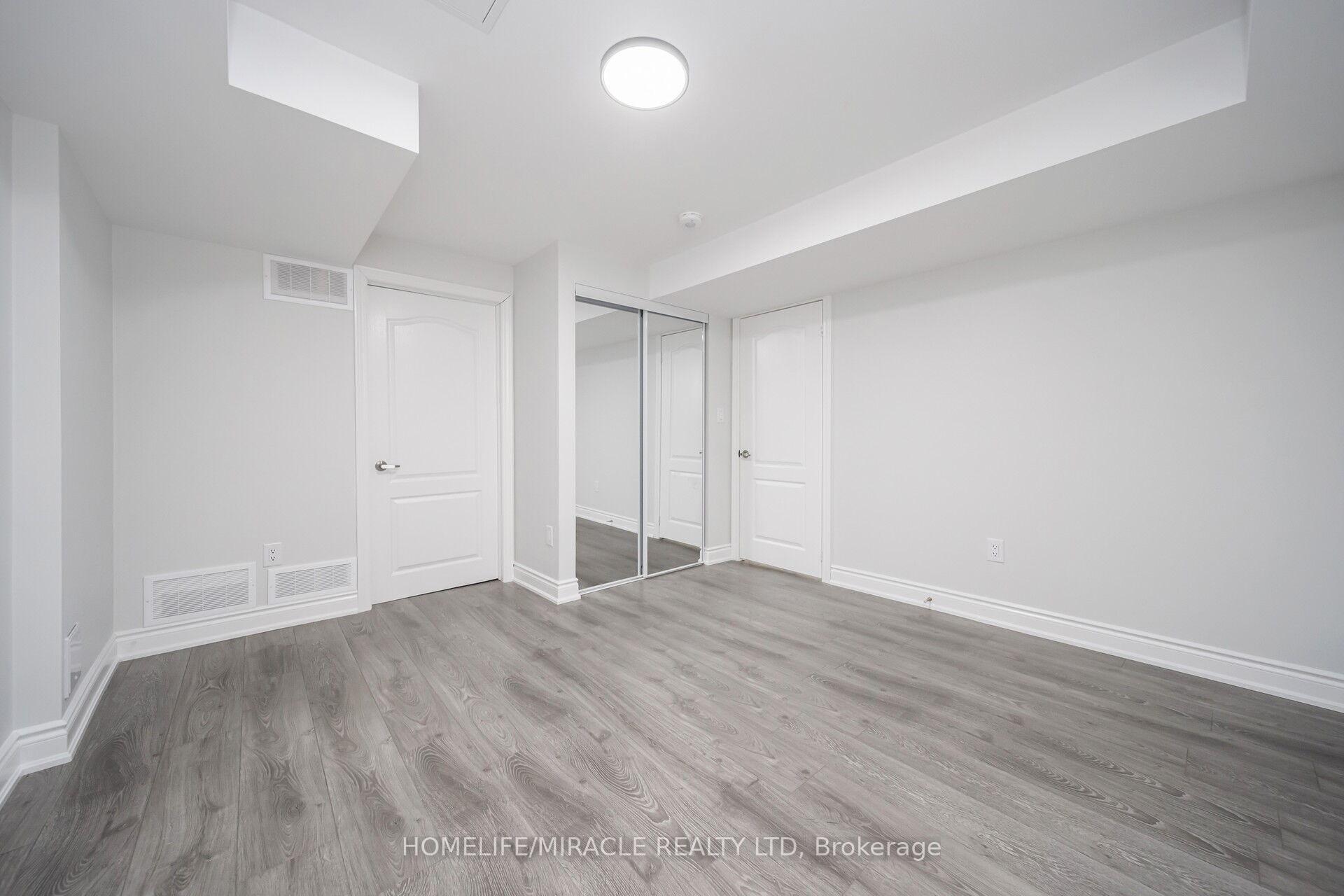 Photo 33 of 26 National Crescent, Brampton, Snelgrove — HOMEH
