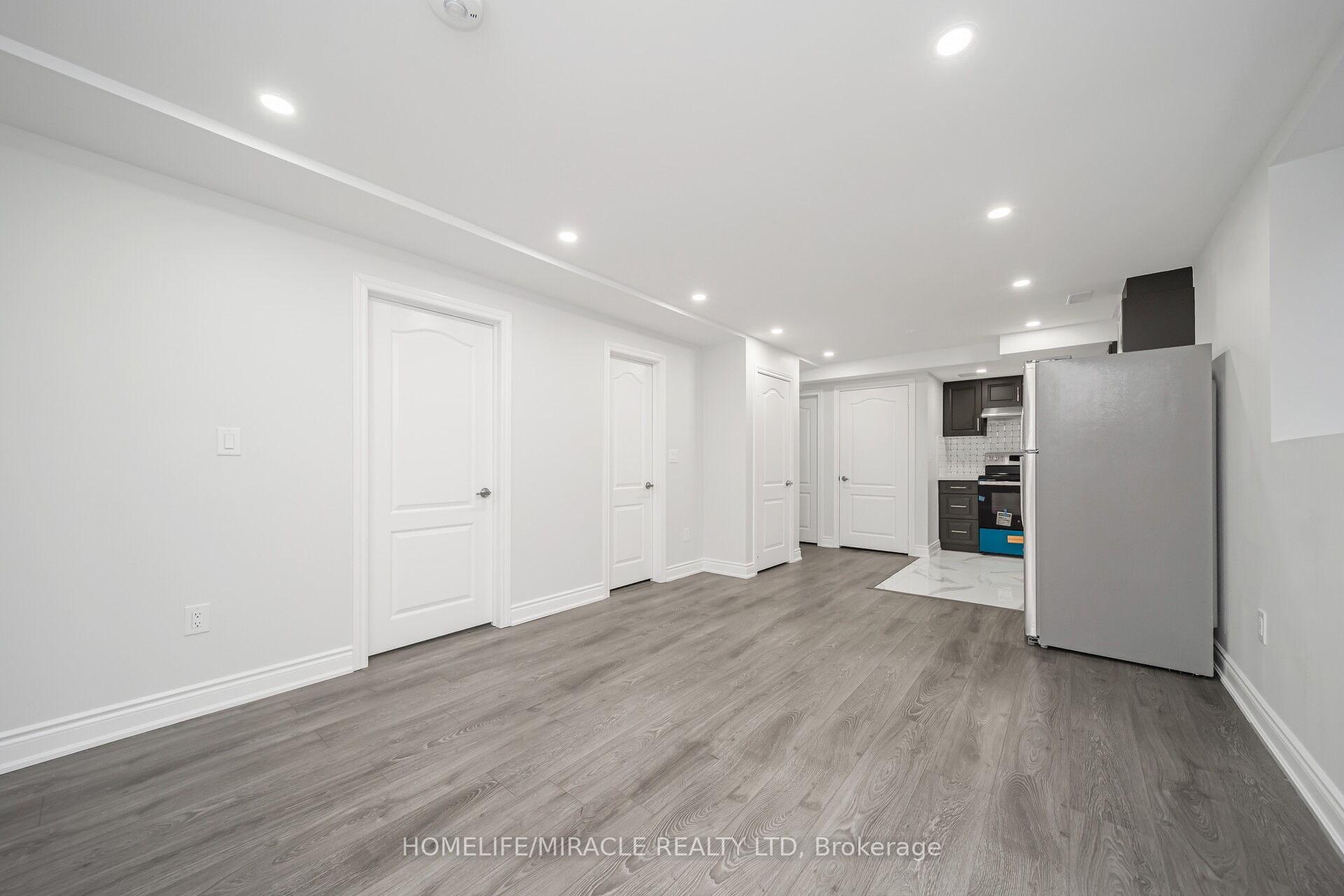 Photo 35 of 26 National Crescent, Brampton, Snelgrove — HOMEH