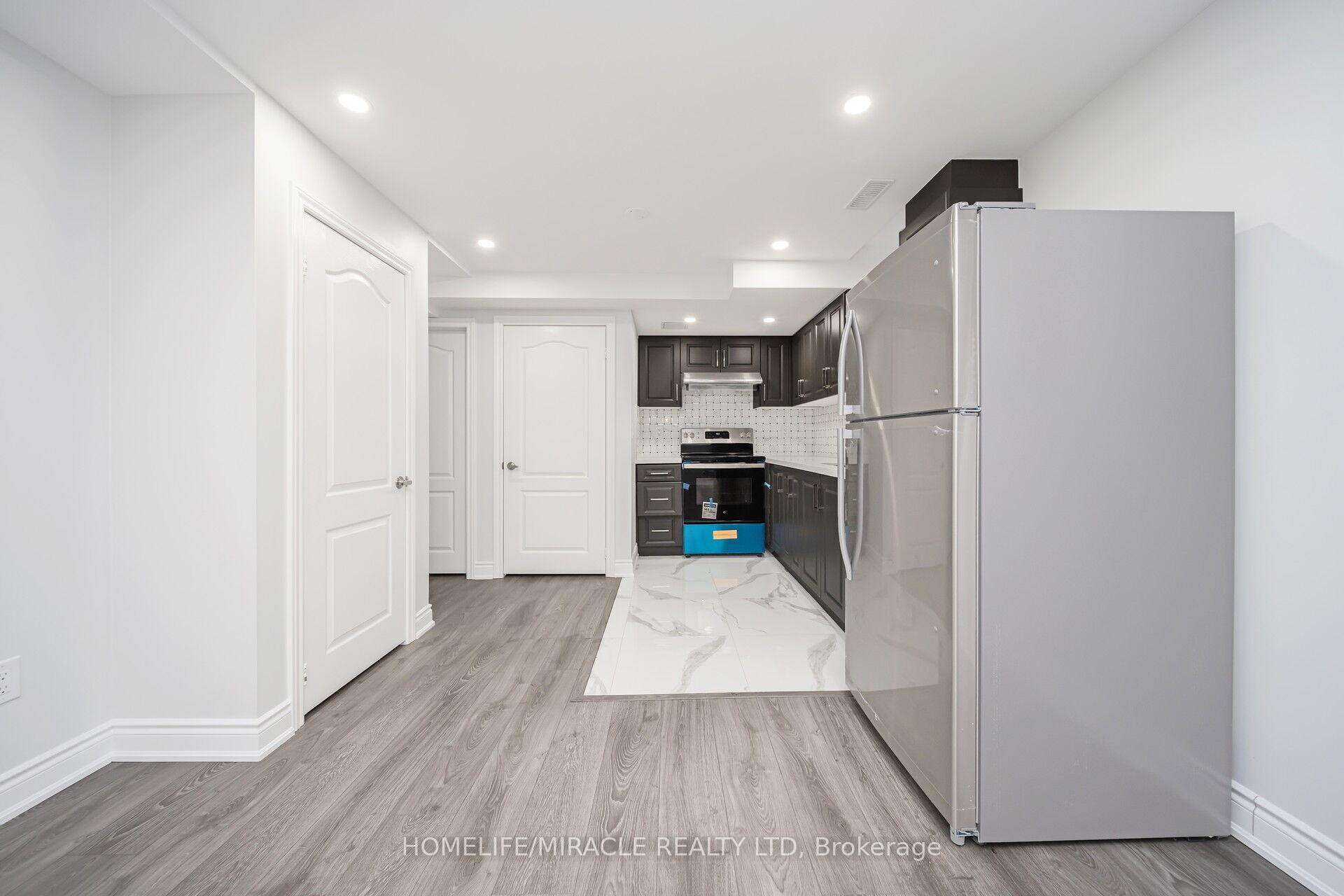 Photo 28 of 26 National Crescent, Brampton, Snelgrove — HOMEH
