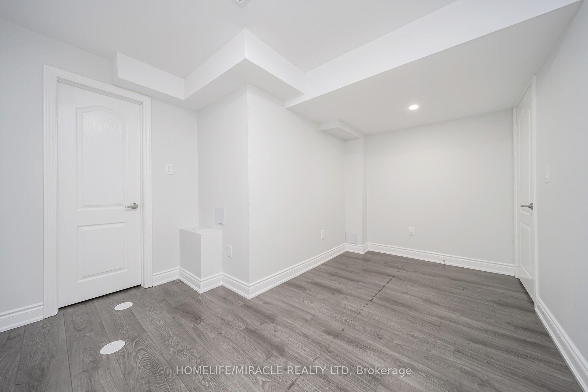 Photo 36 of 26 National Crescent, Brampton, Snelgrove — HOMEH