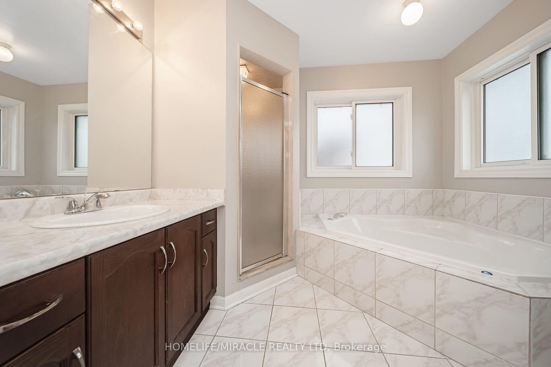 Photo 25 of 26 National Crescent, Brampton, Snelgrove — HOMEH