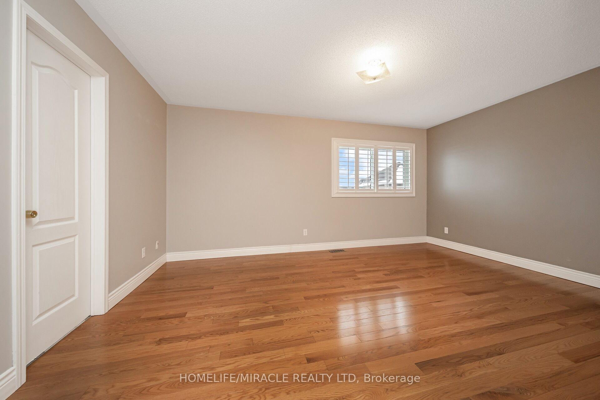 Photo 30 of 26 National Crescent, Brampton, Snelgrove — HOMEH