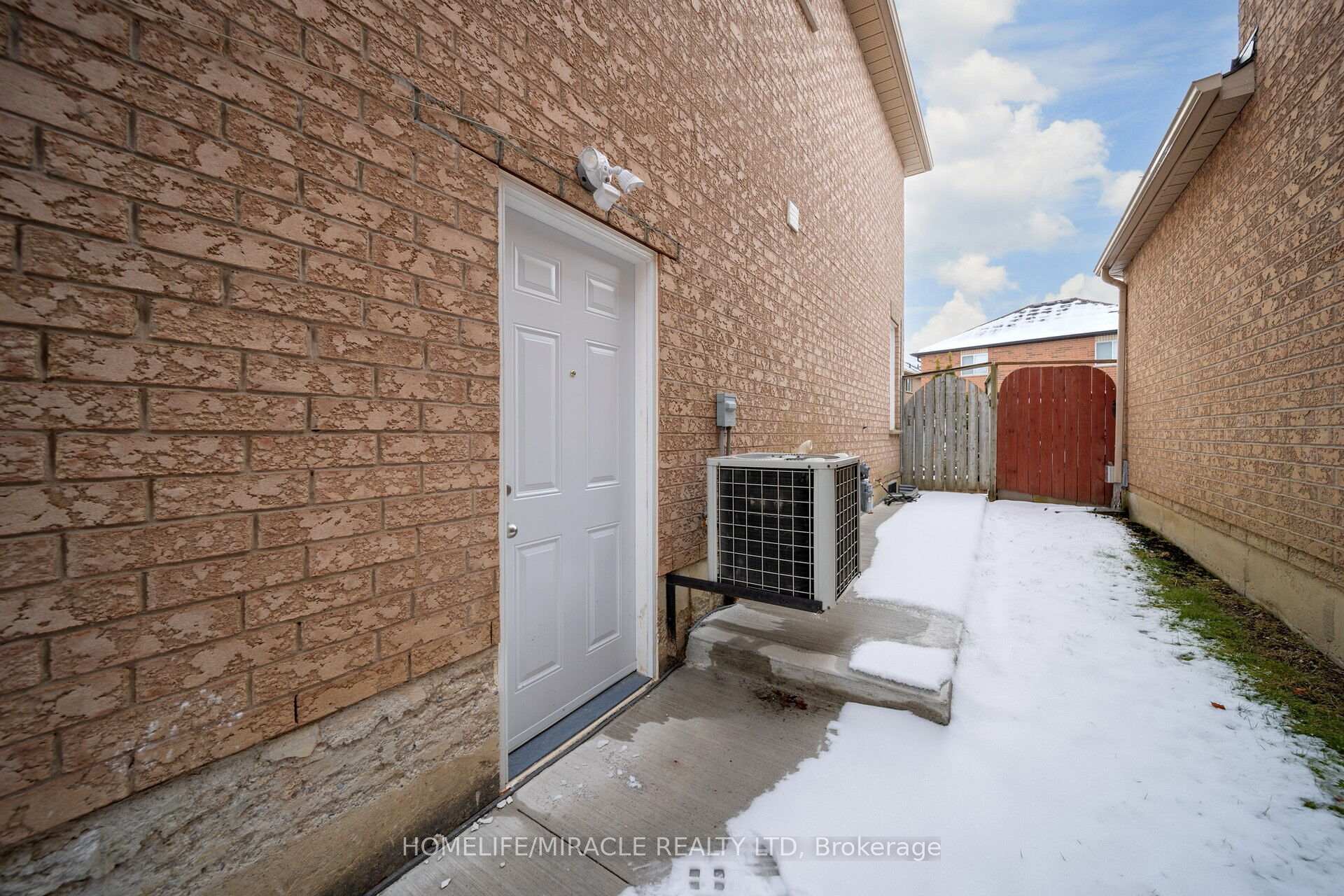 Photo 32 of 26 National Crescent, Brampton, Snelgrove — HOMEH