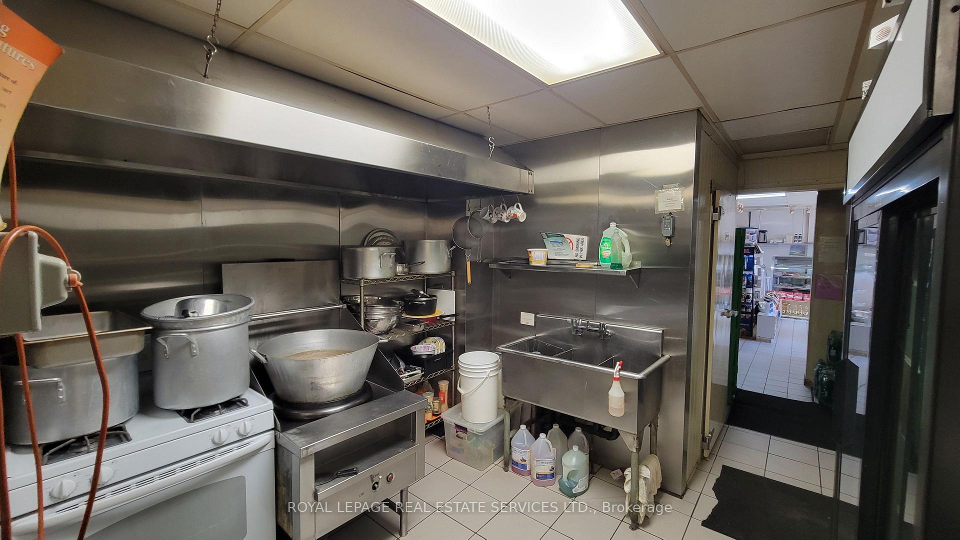 Photo 9 of 1111 Cannon Street E, Hamilton, Crown Point — HOMEH