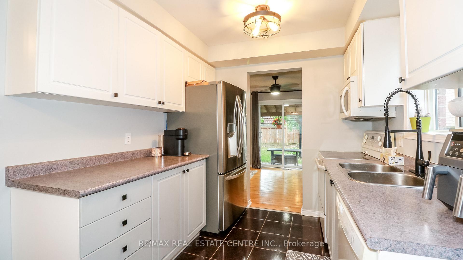 Photo 8 of 23 Wice Road, Barrie, Holly — HOMEH