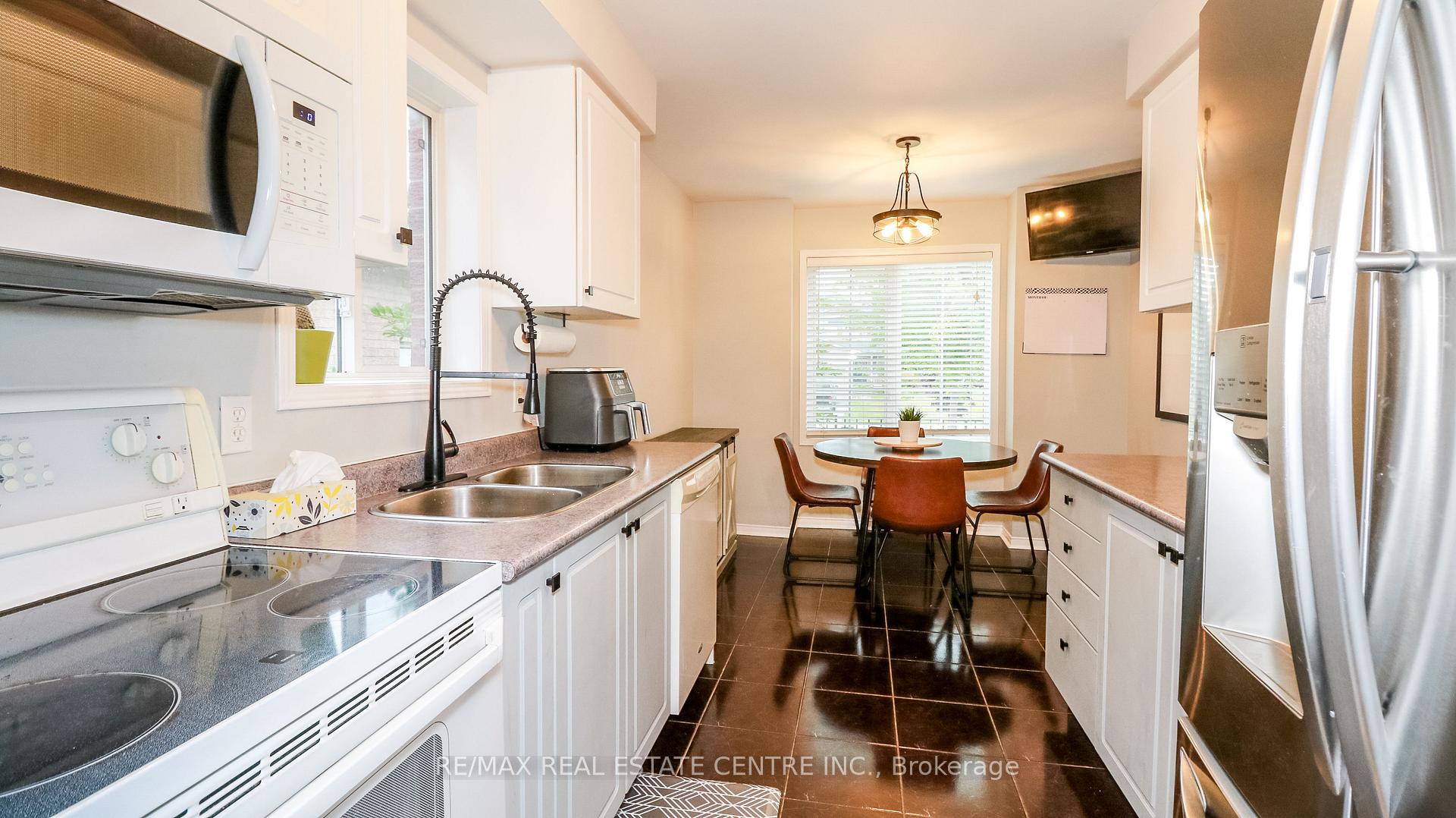 Photo 14 of 23 Wice Road, Barrie, Holly — HOMEH