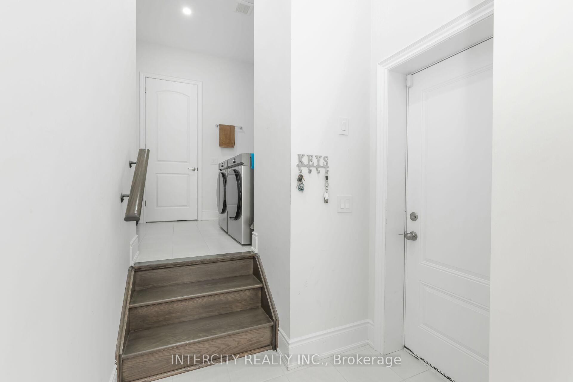 Photo 14 of 68 Raspberry Ridge Avenue, Caledon, Caledon East — HOMEH