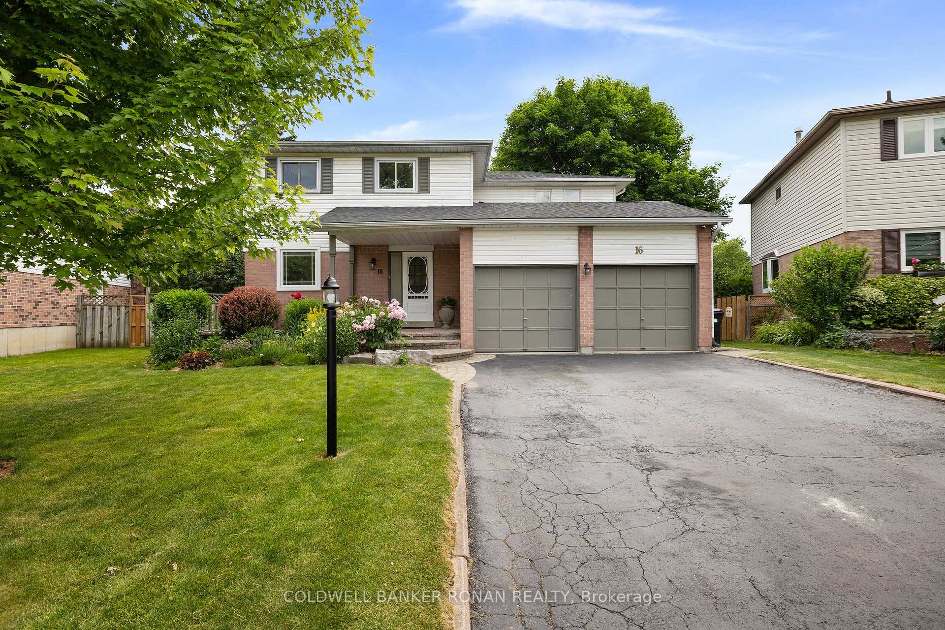 Photo 1 of 16 Metcalf Crescent, New Tecumseth, Tottenham — HOMEH