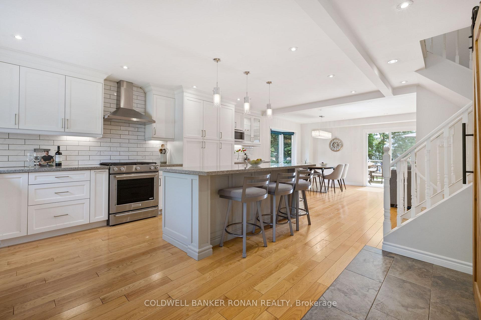 Photo 4 of 16 Metcalf Crescent, New Tecumseth, Tottenham — HOMEH