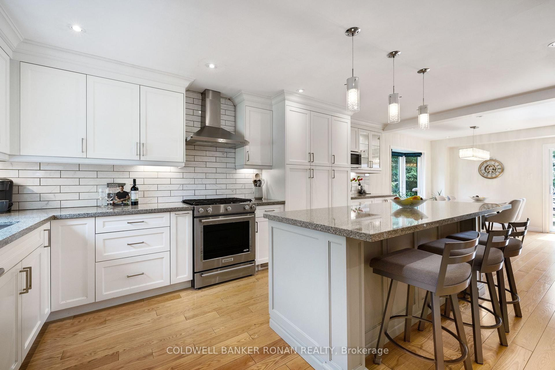 Photo 3 of 16 Metcalf Crescent, New Tecumseth, Tottenham — HOMEH