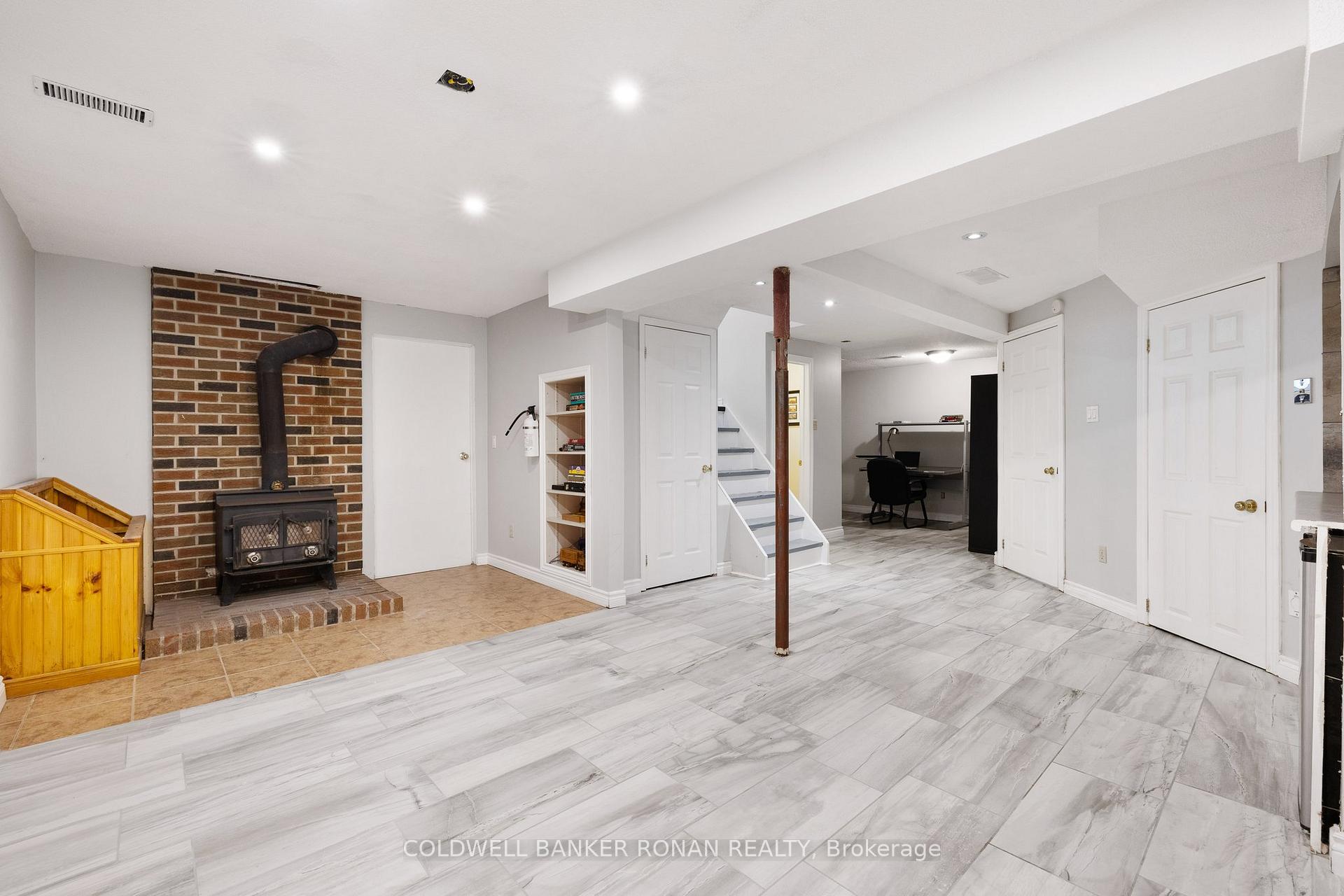 Photo 24 of 16 Metcalf Crescent, New Tecumseth, Tottenham — HOMEH