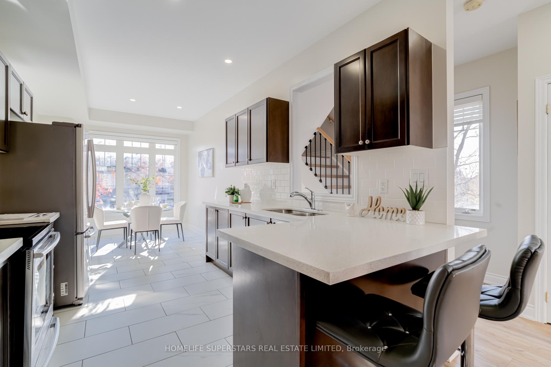 Photo 7 of 2011 Lushes Avenue, Mississauga, Clarkson — HOMEH