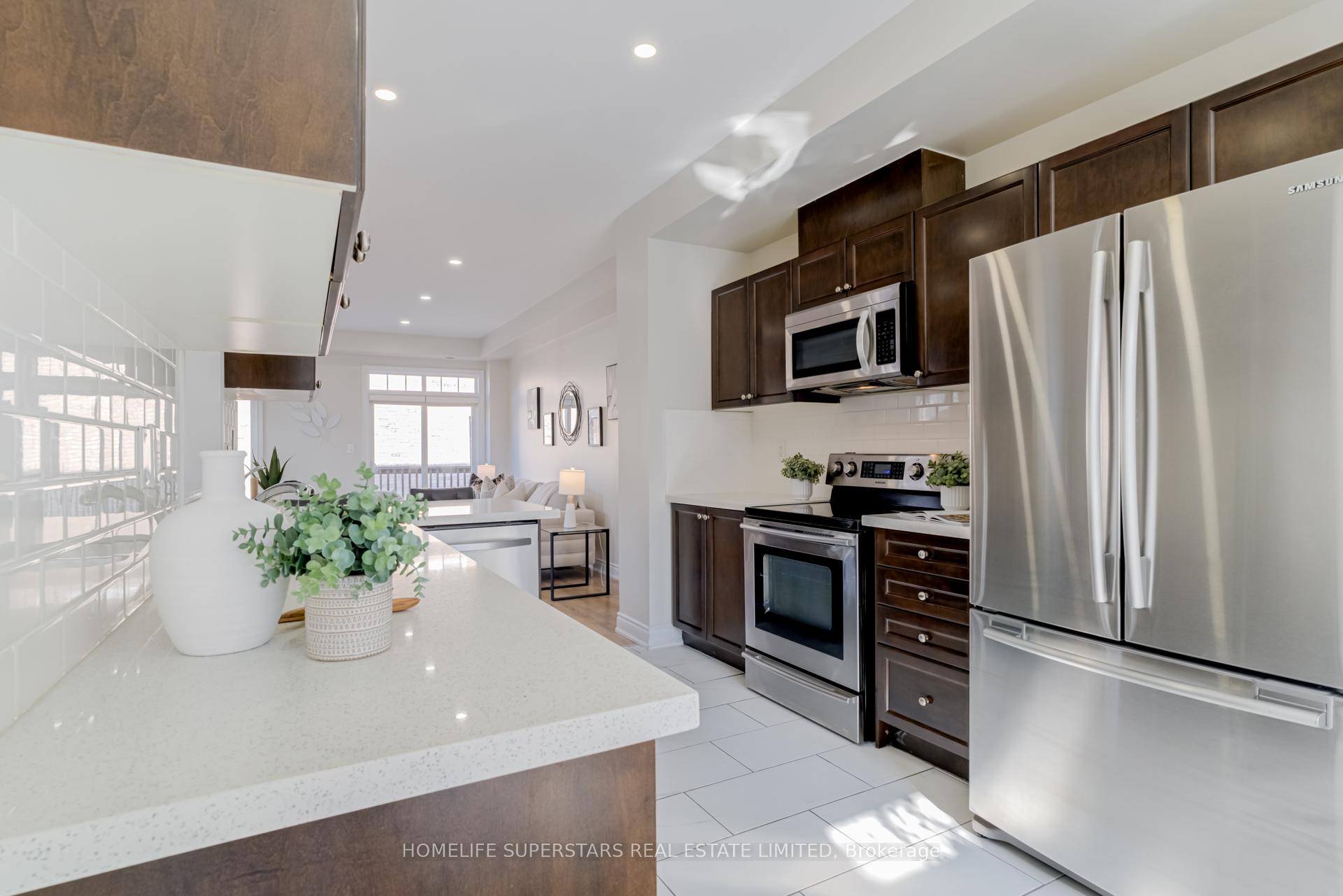 Photo 6 of 2011 Lushes Avenue, Mississauga, Clarkson — HOMEH
