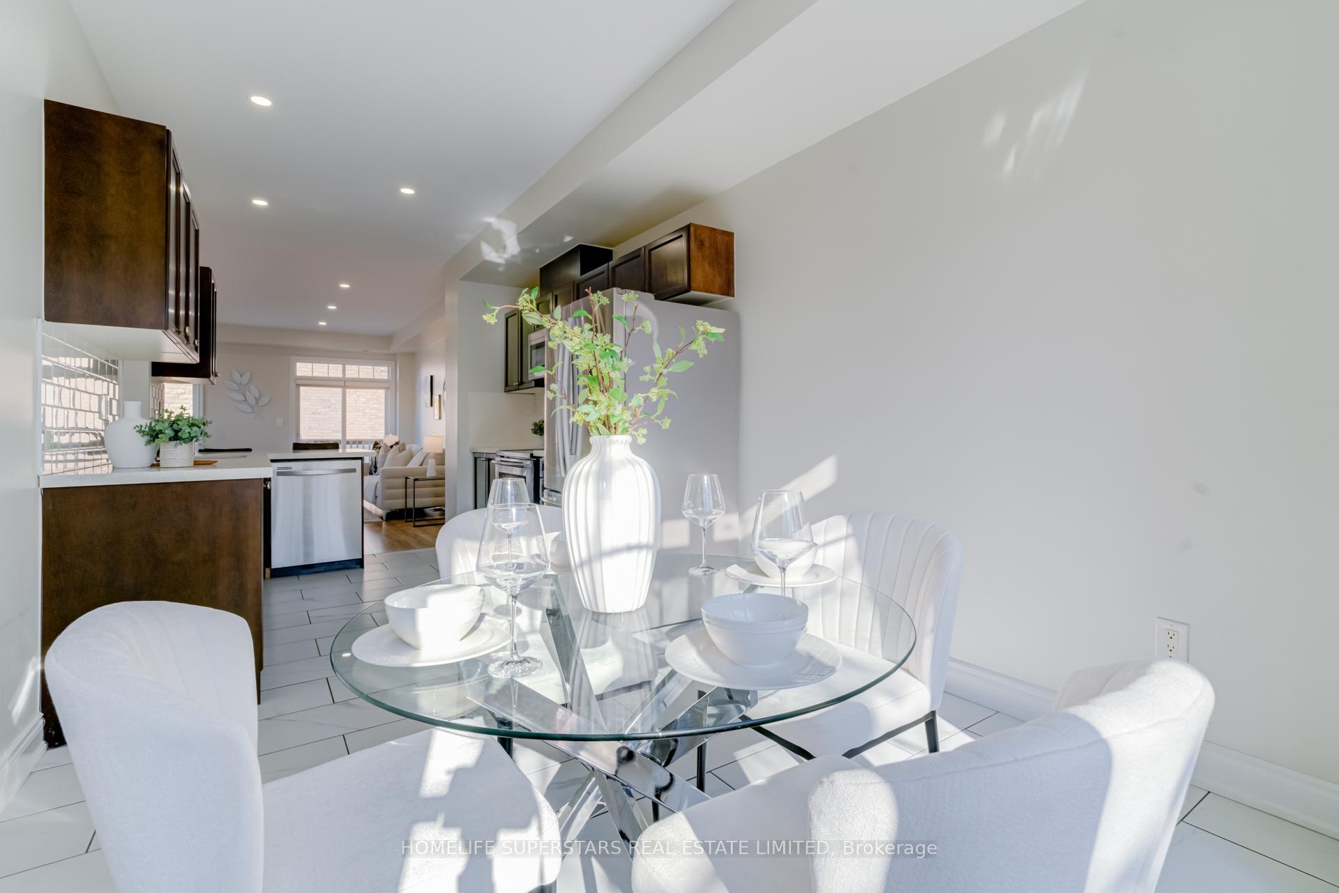 Photo 9 of 2011 Lushes Avenue, Mississauga, Clarkson — HOMEH