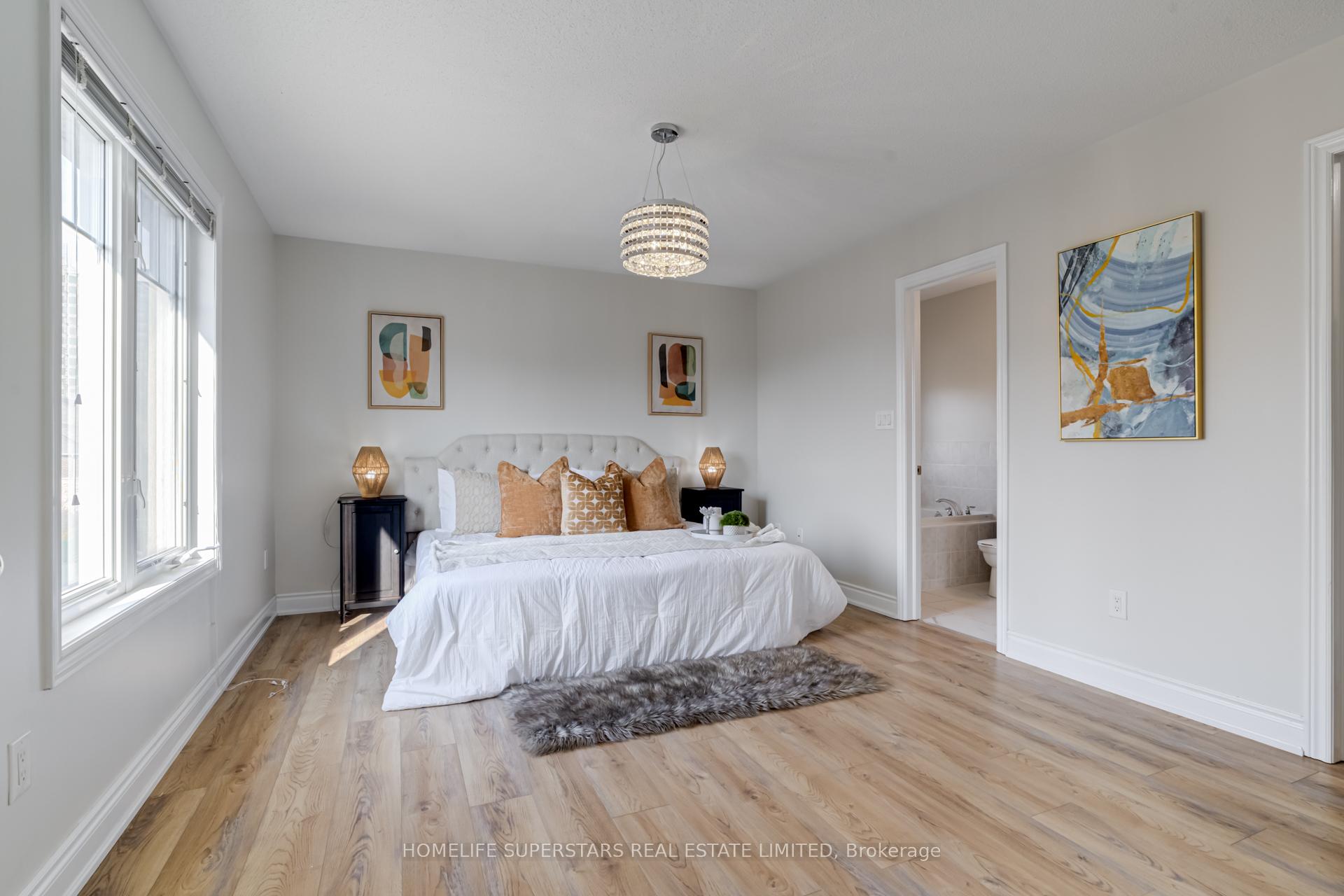 Photo 13 of 2011 Lushes Avenue, Mississauga, Clarkson — HOMEH