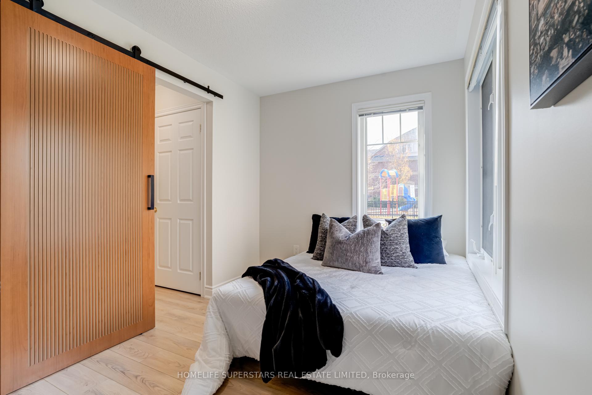 Photo 14 of 2011 Lushes Avenue, Mississauga, Clarkson — HOMEH