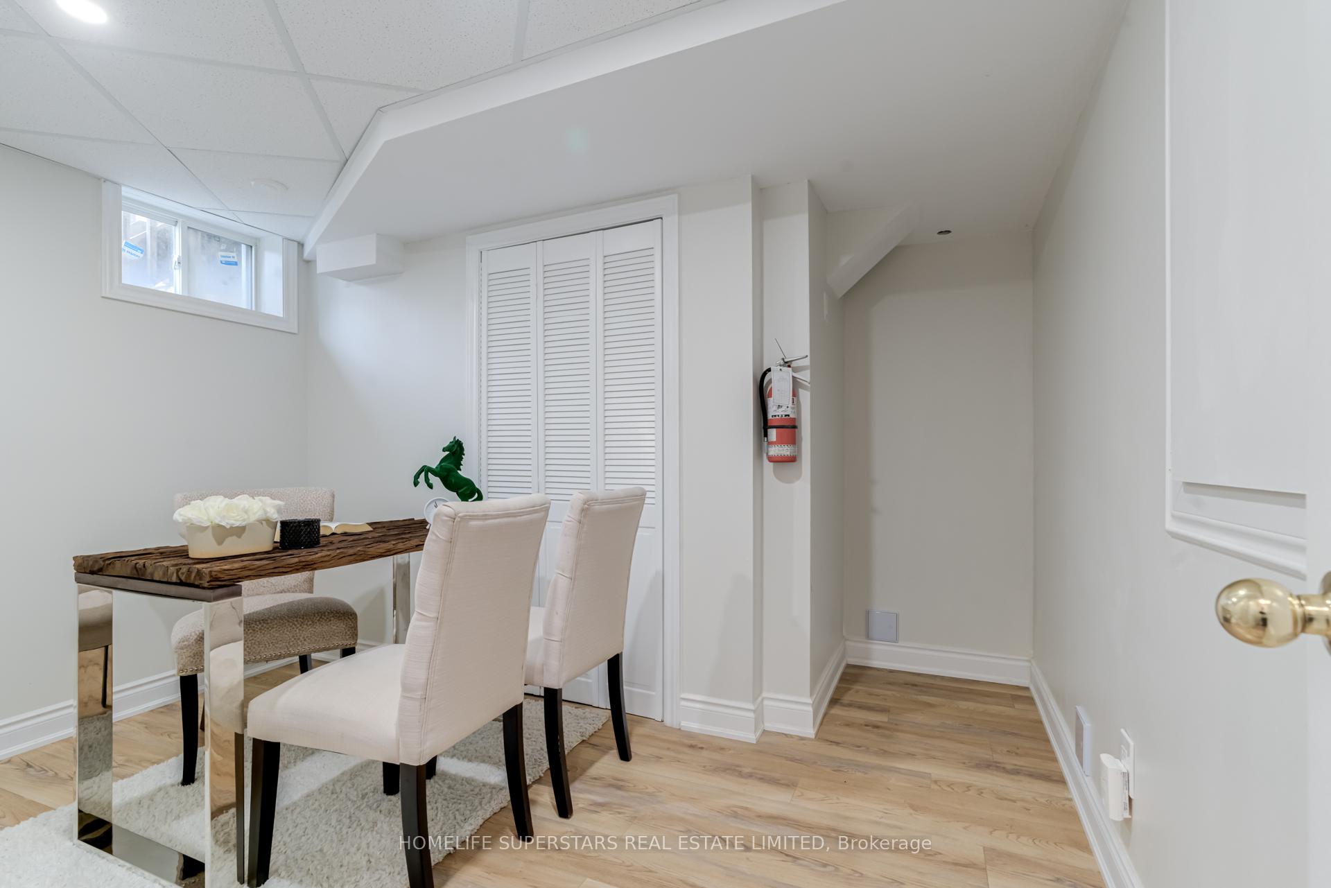 Photo 15 of 2011 Lushes Avenue, Mississauga, Clarkson — HOMEH